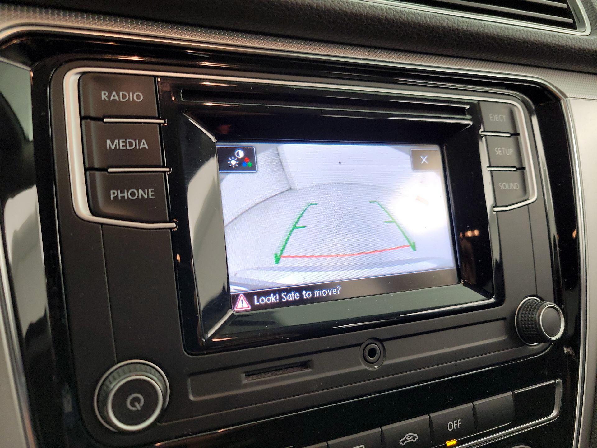 Thumbnail: 2018 Volkswagen Passat - 14