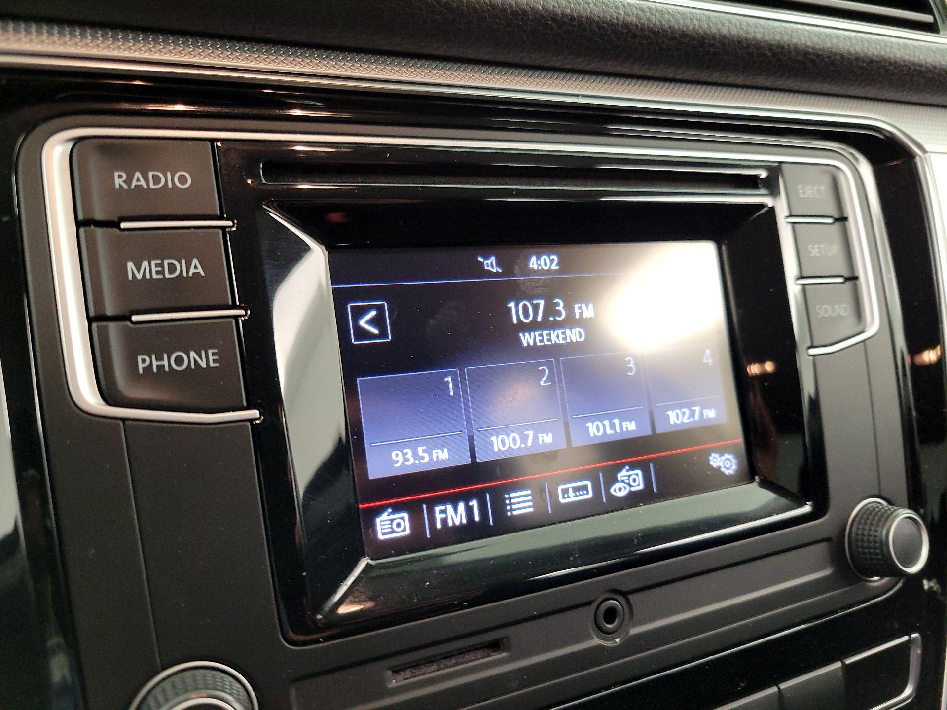 Thumbnail: 2018 Volkswagen Passat - 15