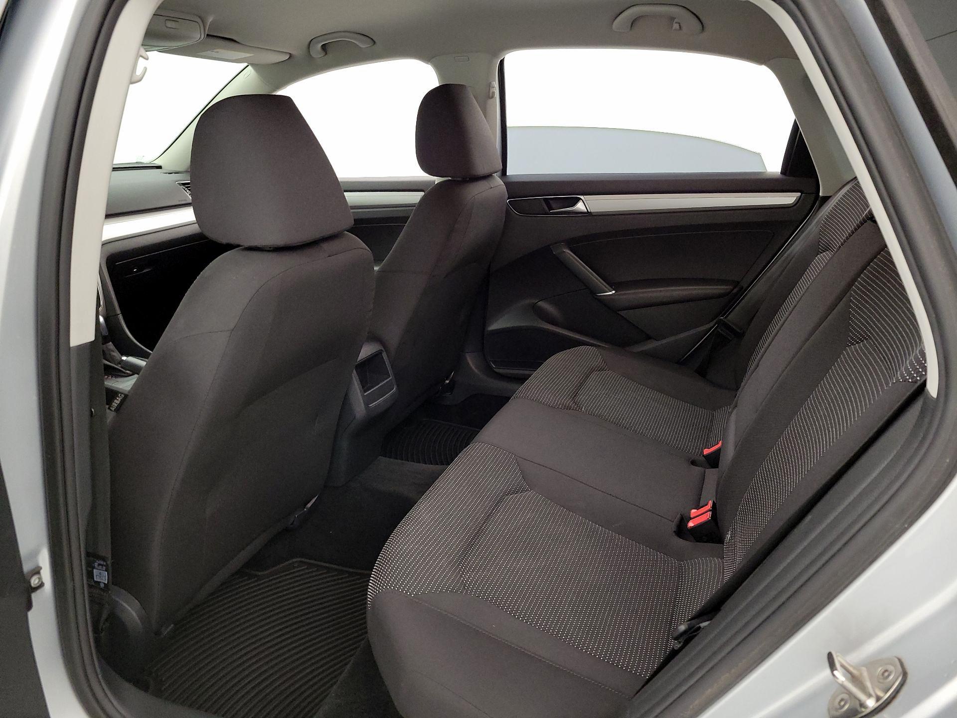 Thumbnail: 2018 Volkswagen Passat - 19