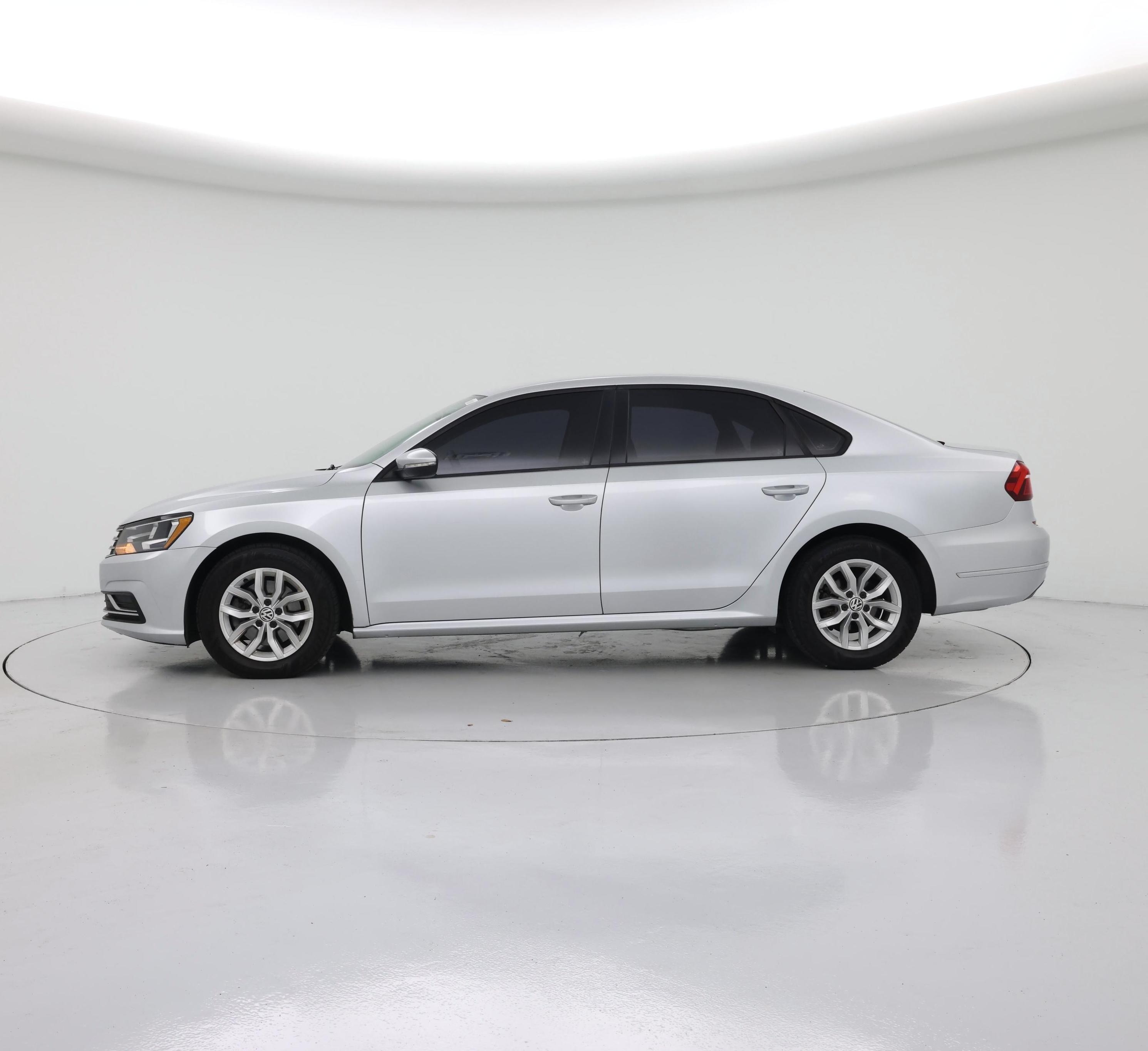 Thumbnail: 2018 Volkswagen Passat - 3