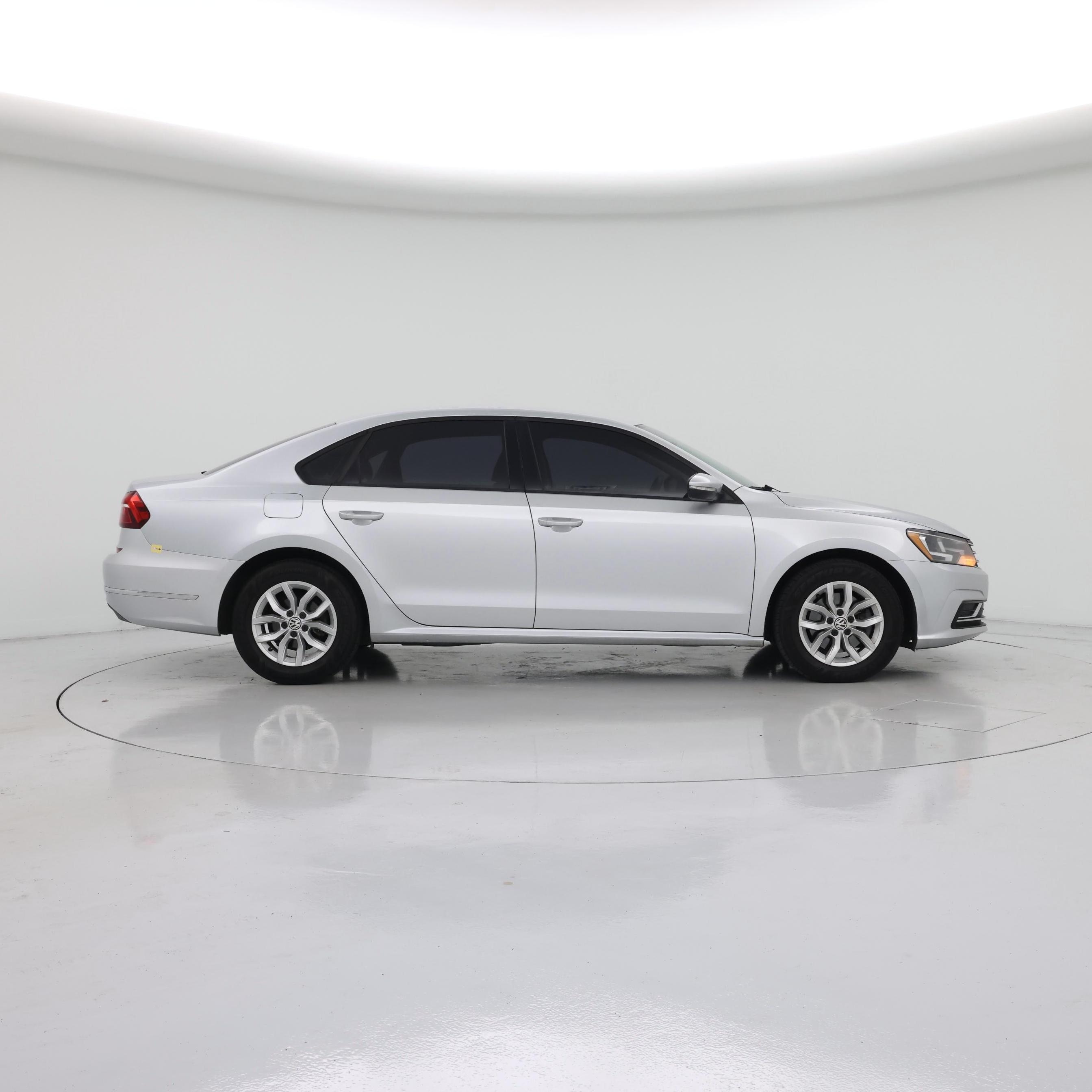 Thumbnail: 2018 Volkswagen Passat - 7