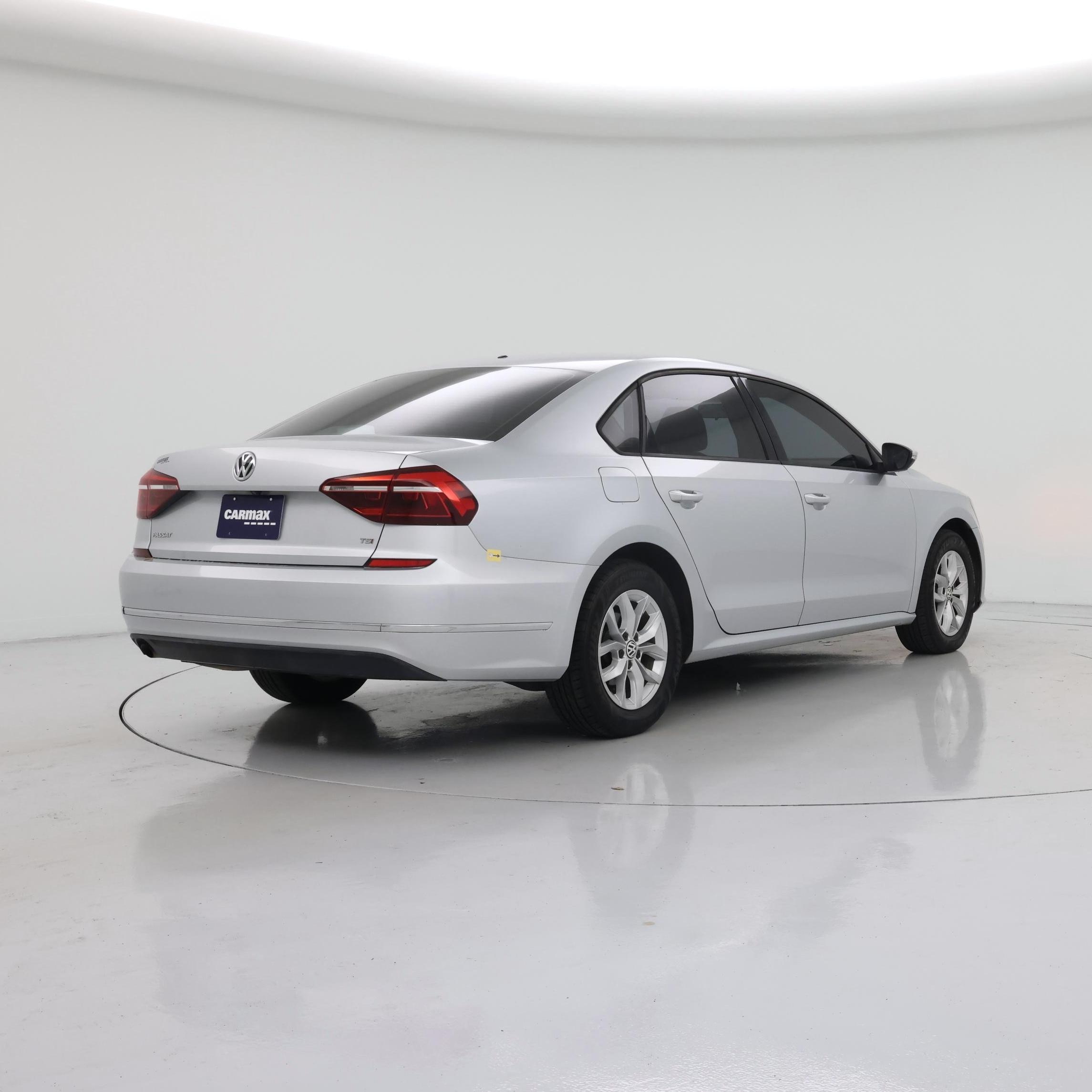 Thumbnail: 2018 Volkswagen Passat - 8