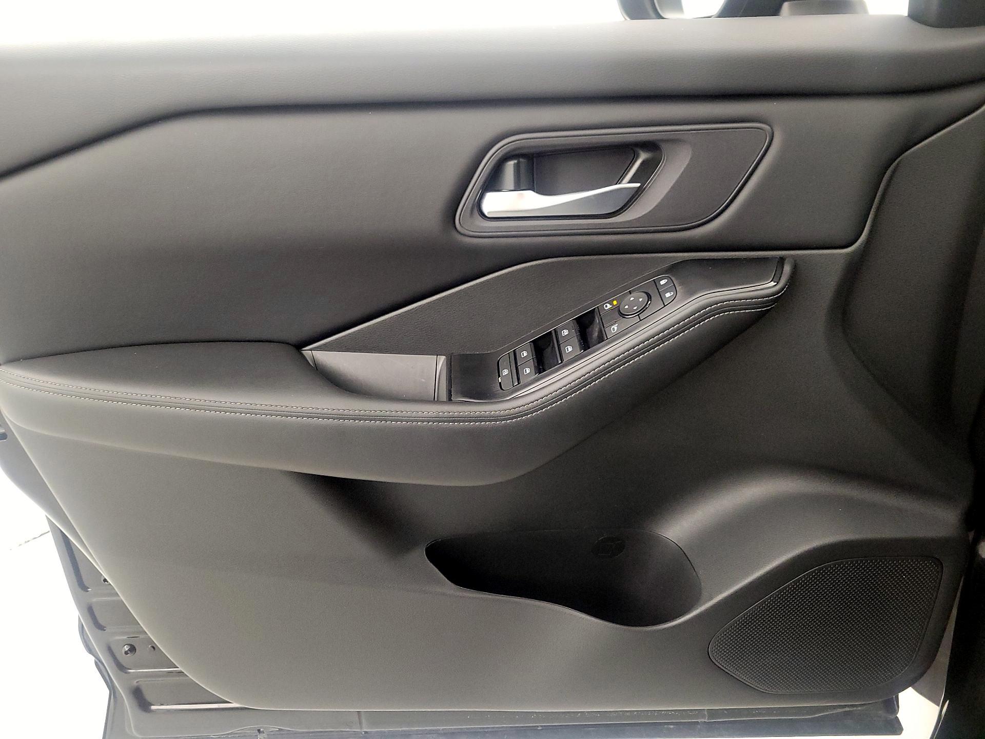 Thumbnail: 2025 Nissan Rogue - 12