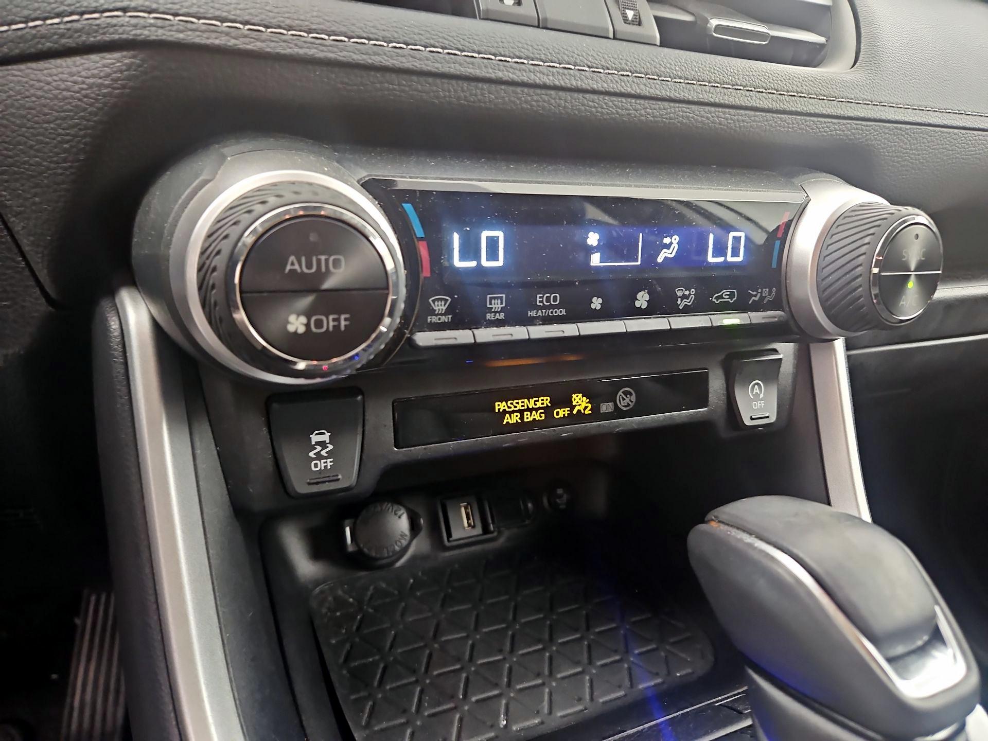 Thumbnail: 2020 Toyota RAV4 - 16