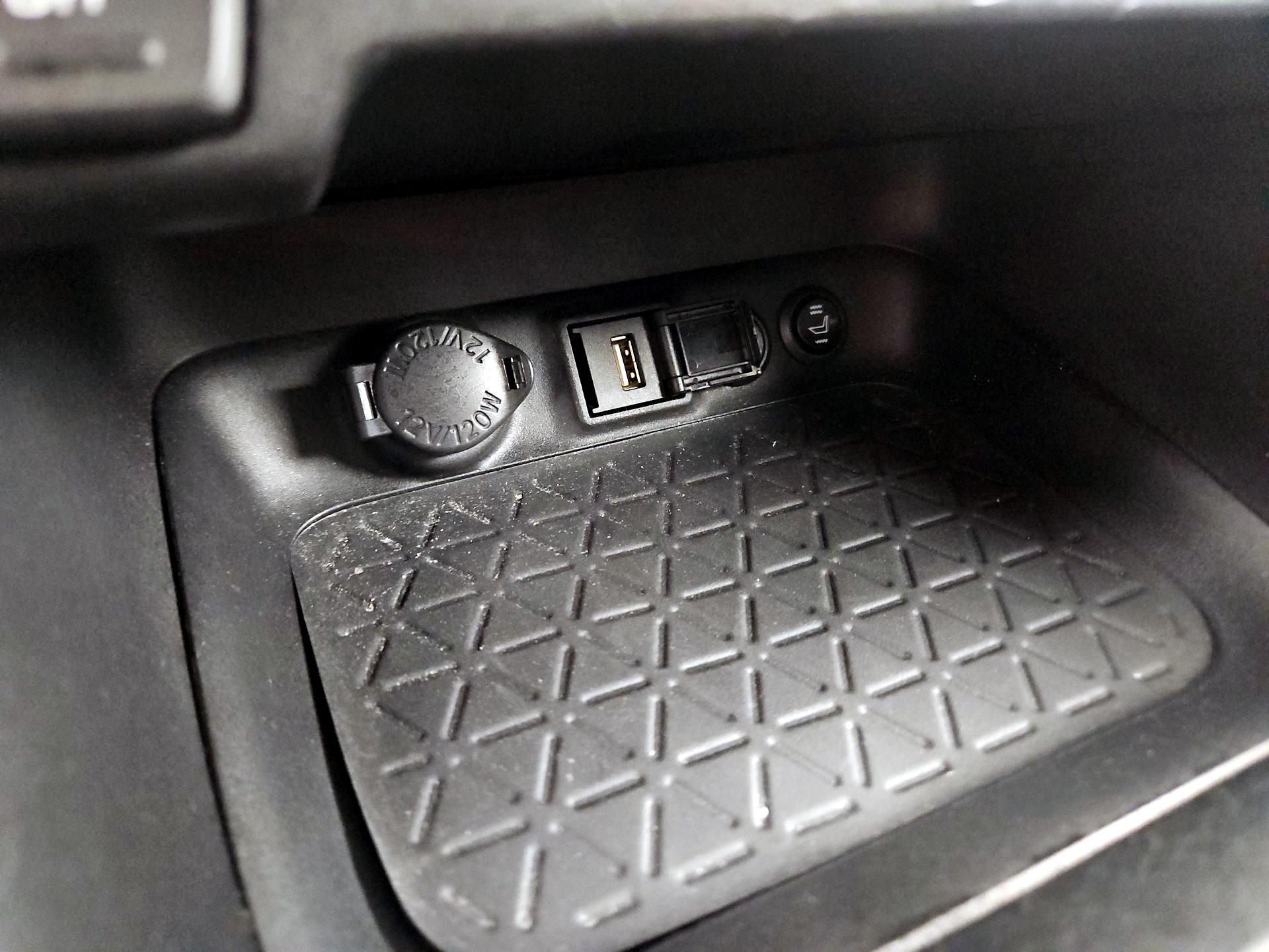 Thumbnail: 2020 Toyota RAV4 - 18