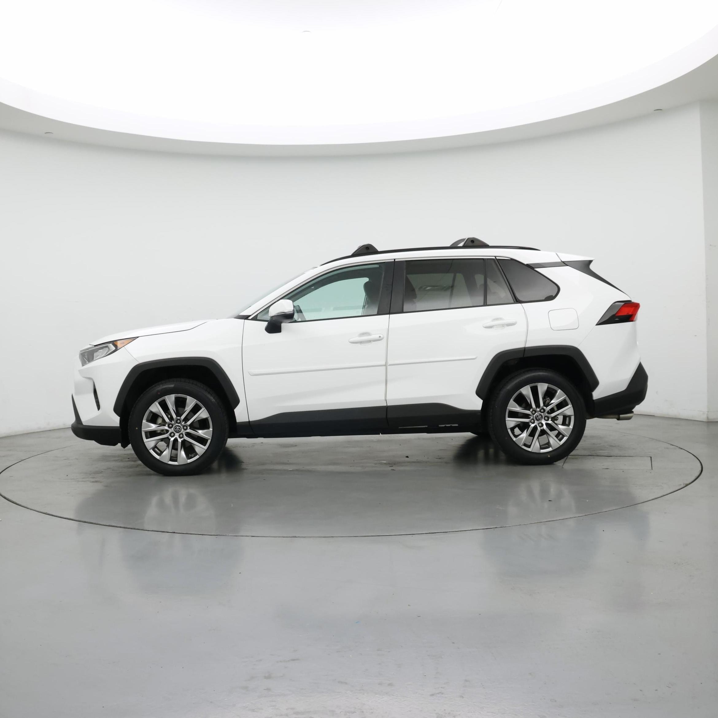 Thumbnail: 2020 Toyota RAV4 - 3