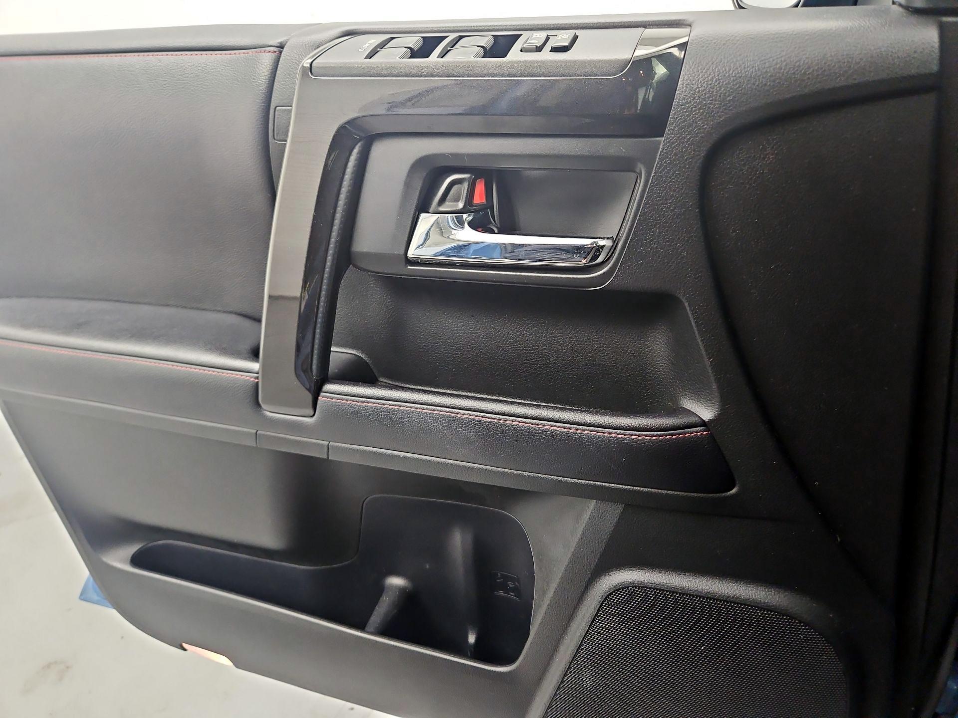 Thumbnail: 2018 Toyota 4Runner - 12