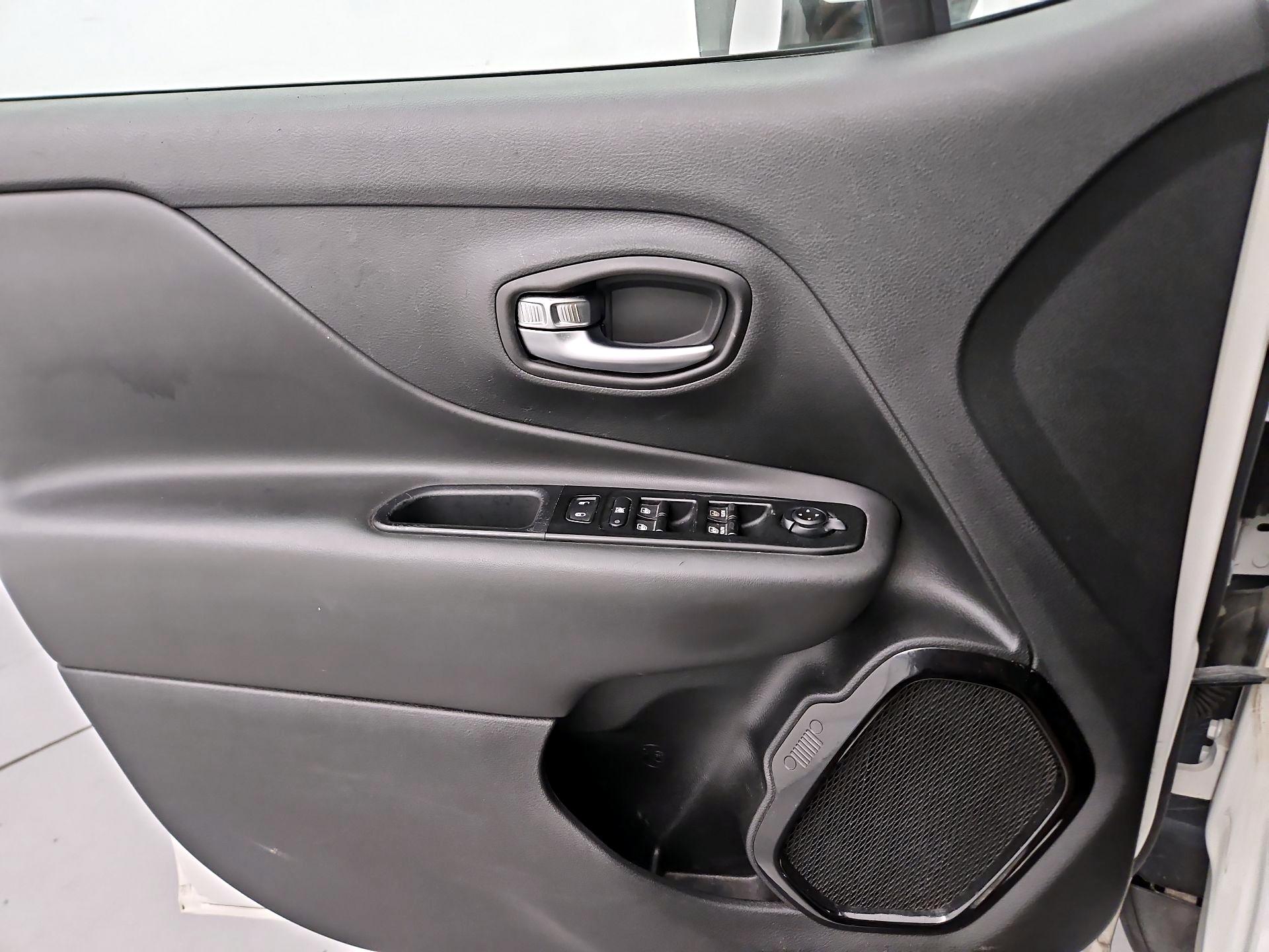 Thumbnail: 2020 Jeep Renegade - 12