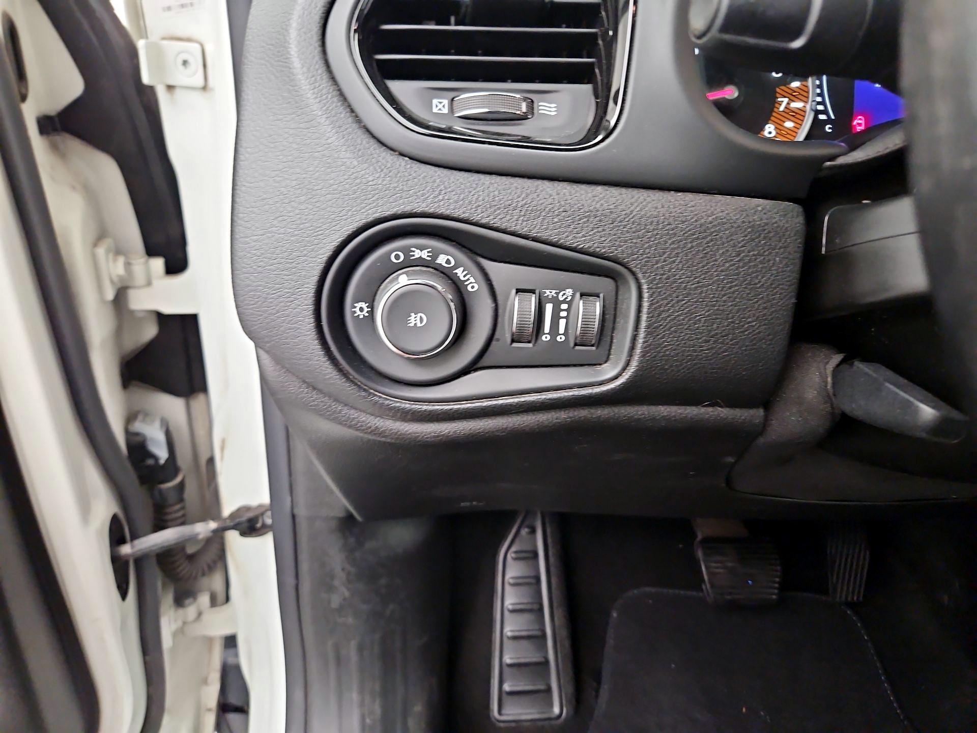 Thumbnail: 2020 Jeep Renegade - 13