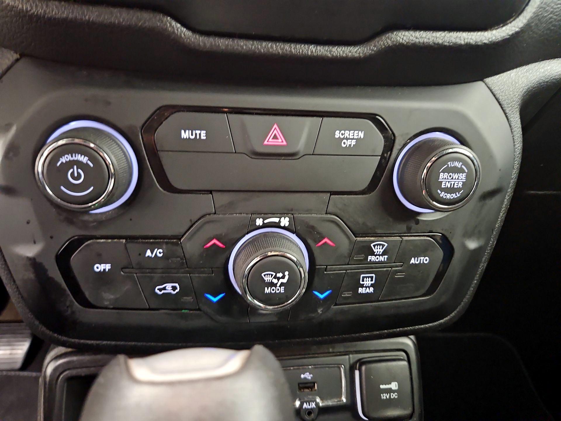 Thumbnail: 2020 Jeep Renegade - 17