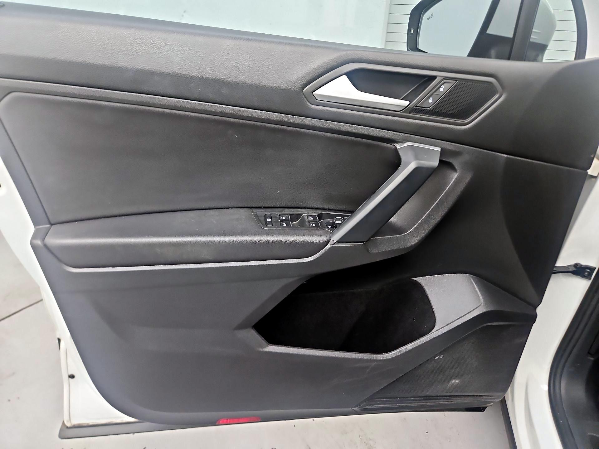 Thumbnail: 2019 Volkswagen Tiguan - 12