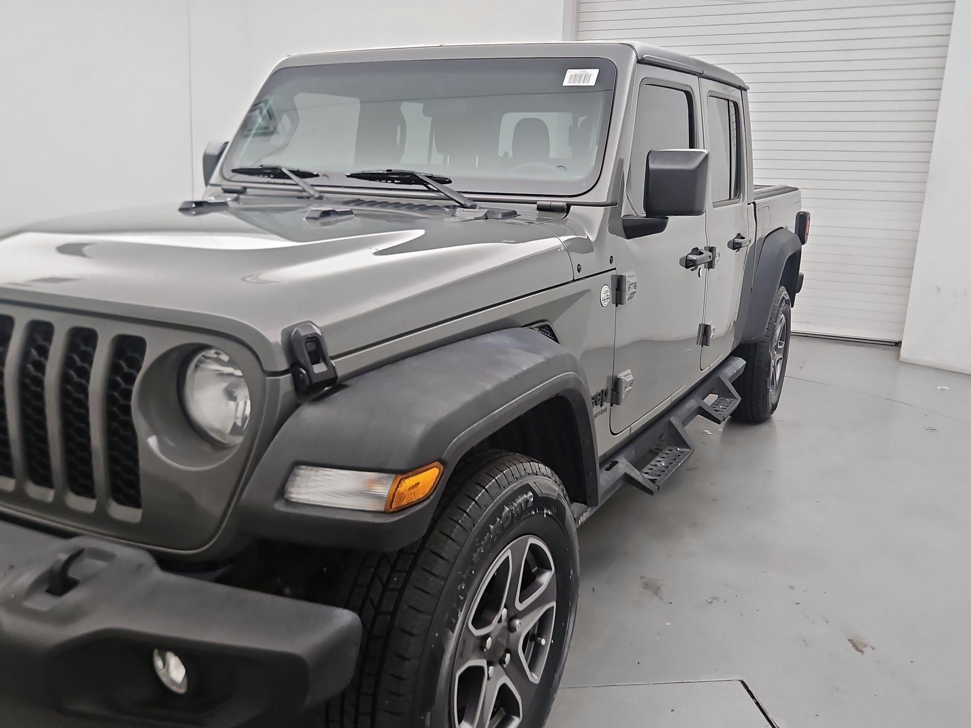 Thumbnail: 2021 Jeep Gladiator - 3