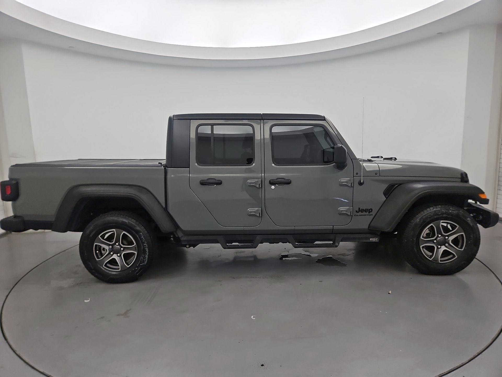 Thumbnail: 2021 Jeep Gladiator - 4