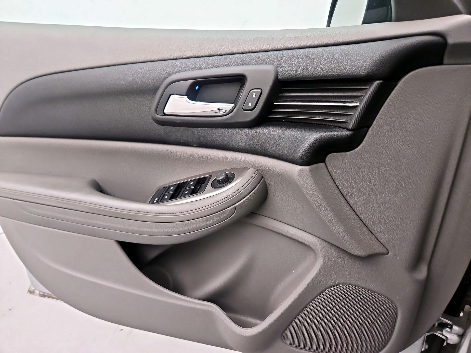 Thumbnail: 2014 Chevrolet Malibu - 12