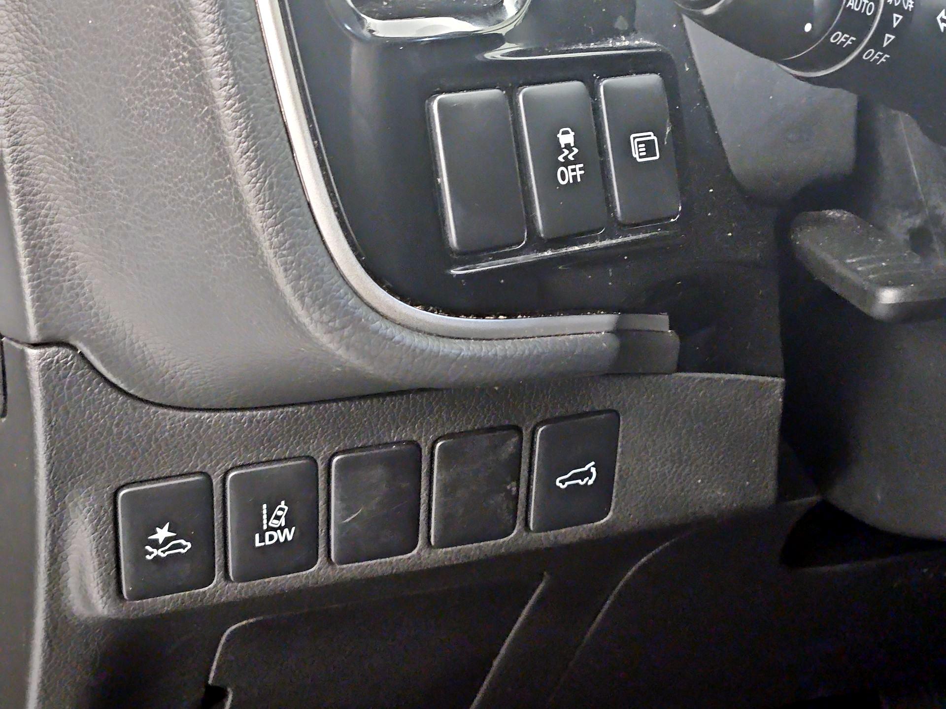 Thumbnail: 2020 Mitsubishi Outlander - 13