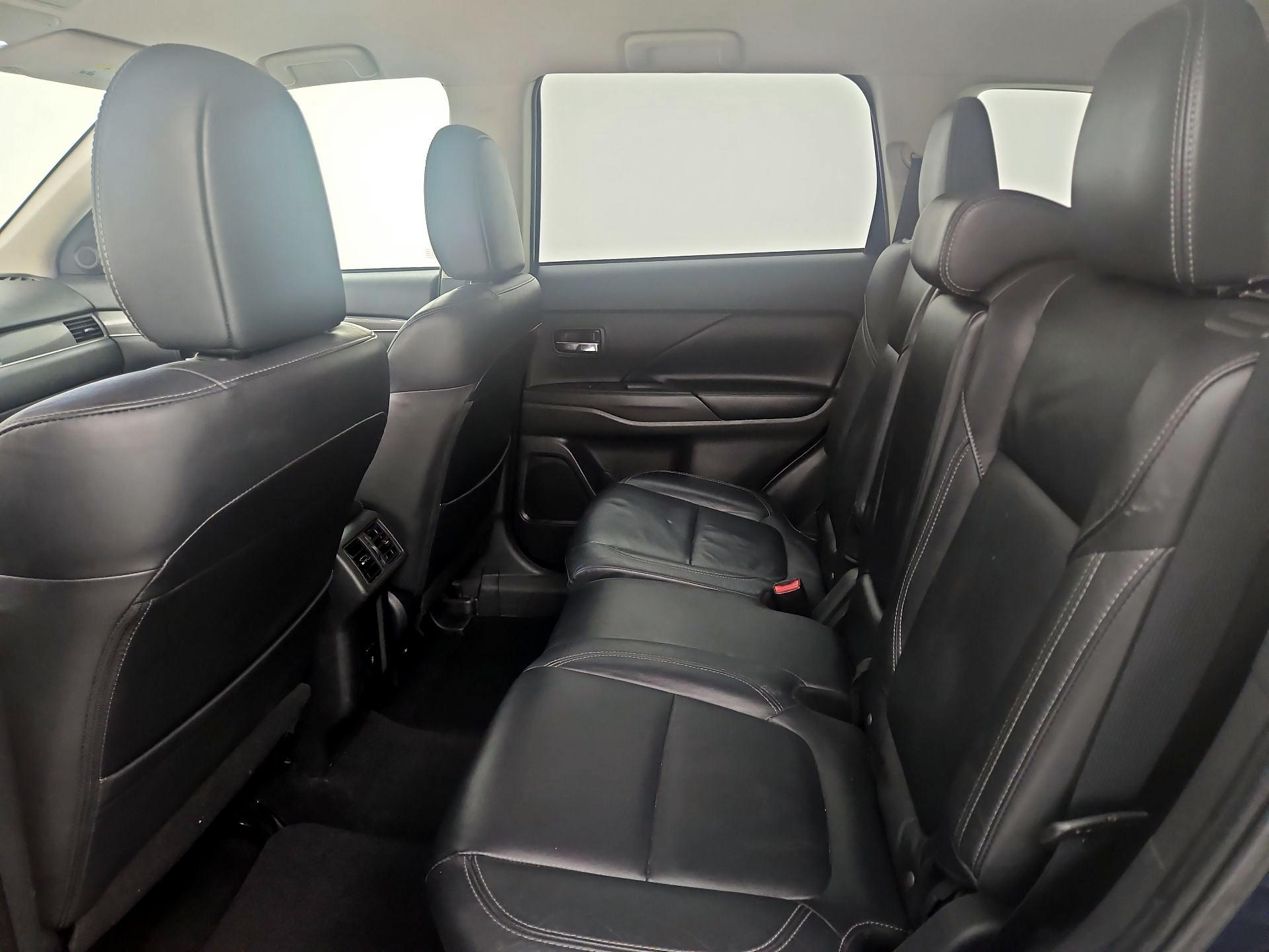 Thumbnail: 2020 Mitsubishi Outlander - 19