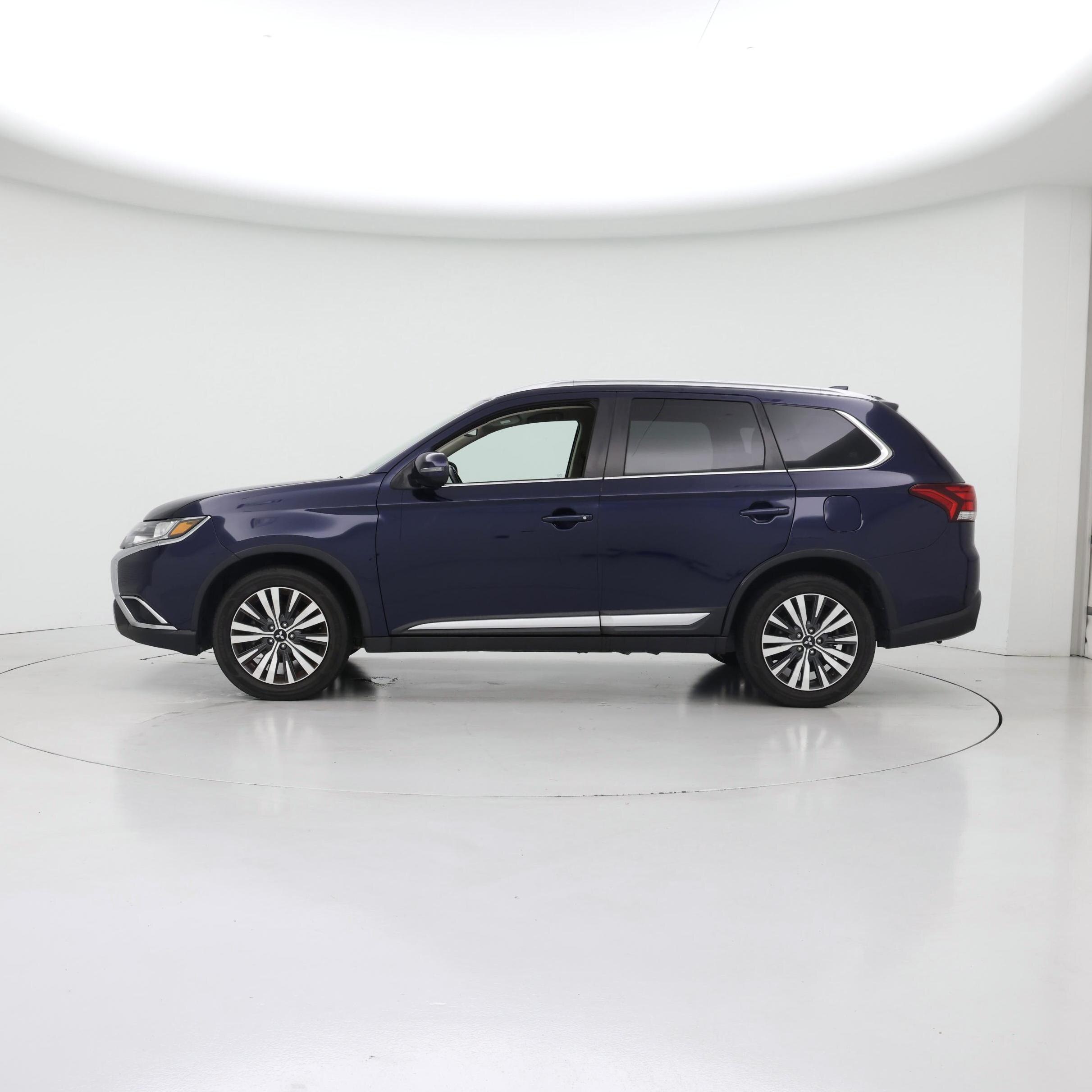 Thumbnail: 2020 Mitsubishi Outlander - 3