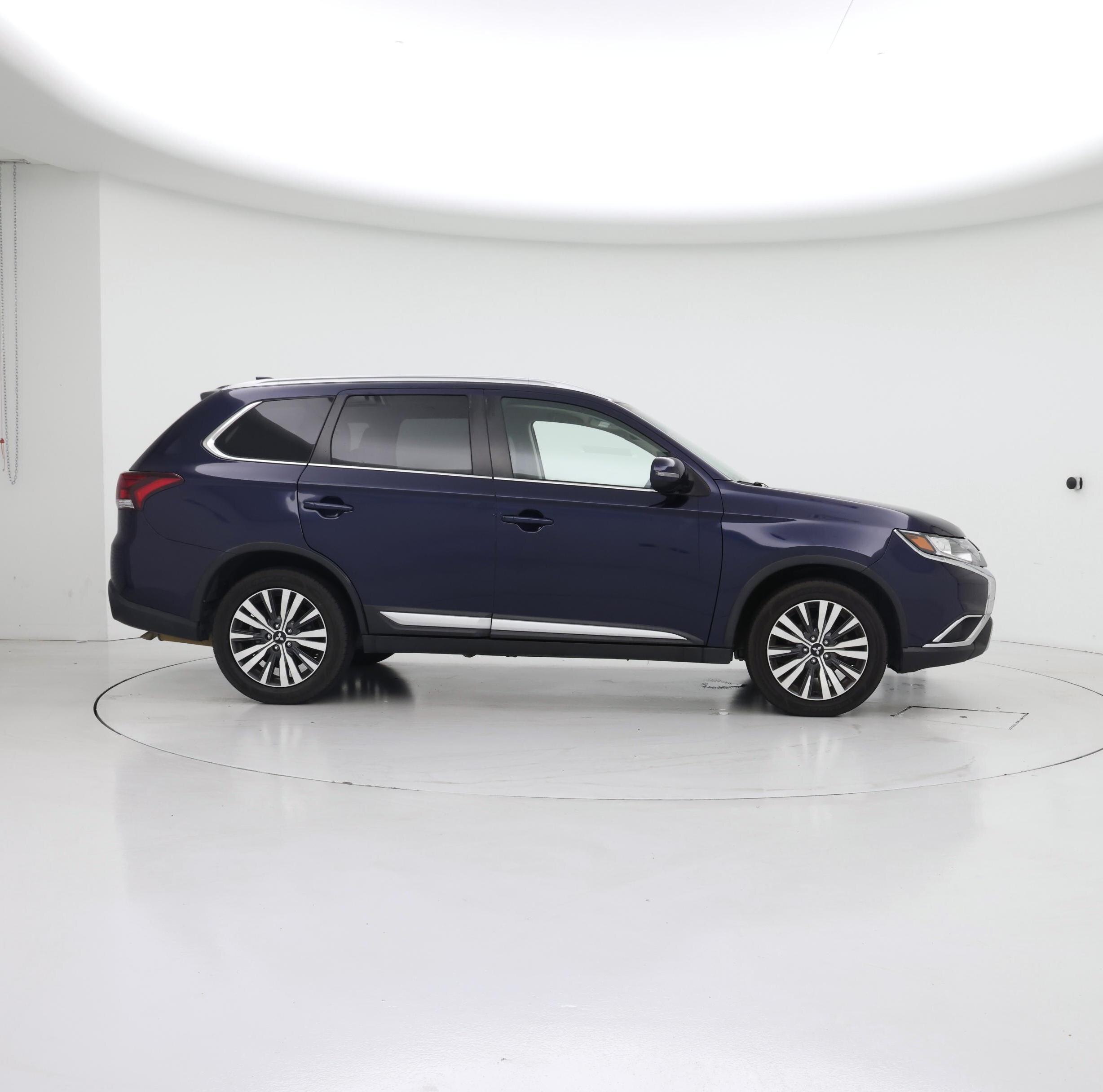 Thumbnail: 2020 Mitsubishi Outlander - 7