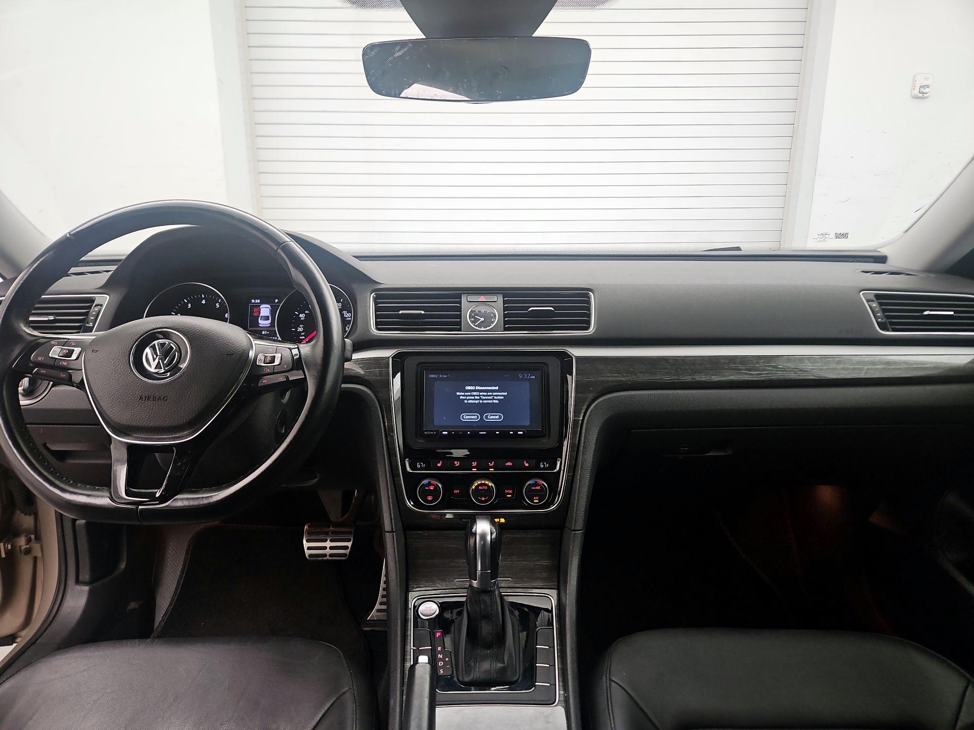 Thumbnail: 2017 Volkswagen Passat - 9