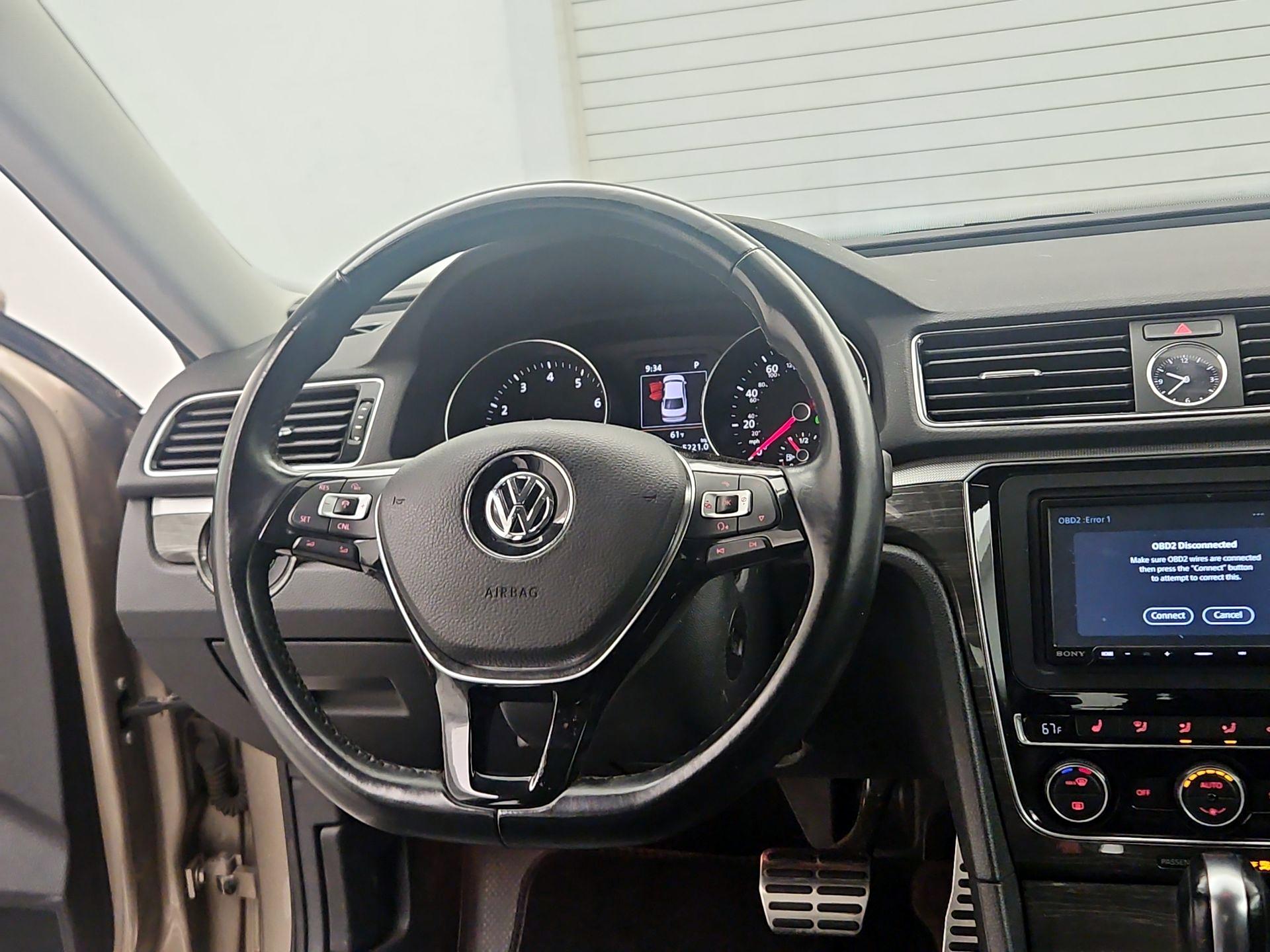 Thumbnail: 2017 Volkswagen Passat - 10