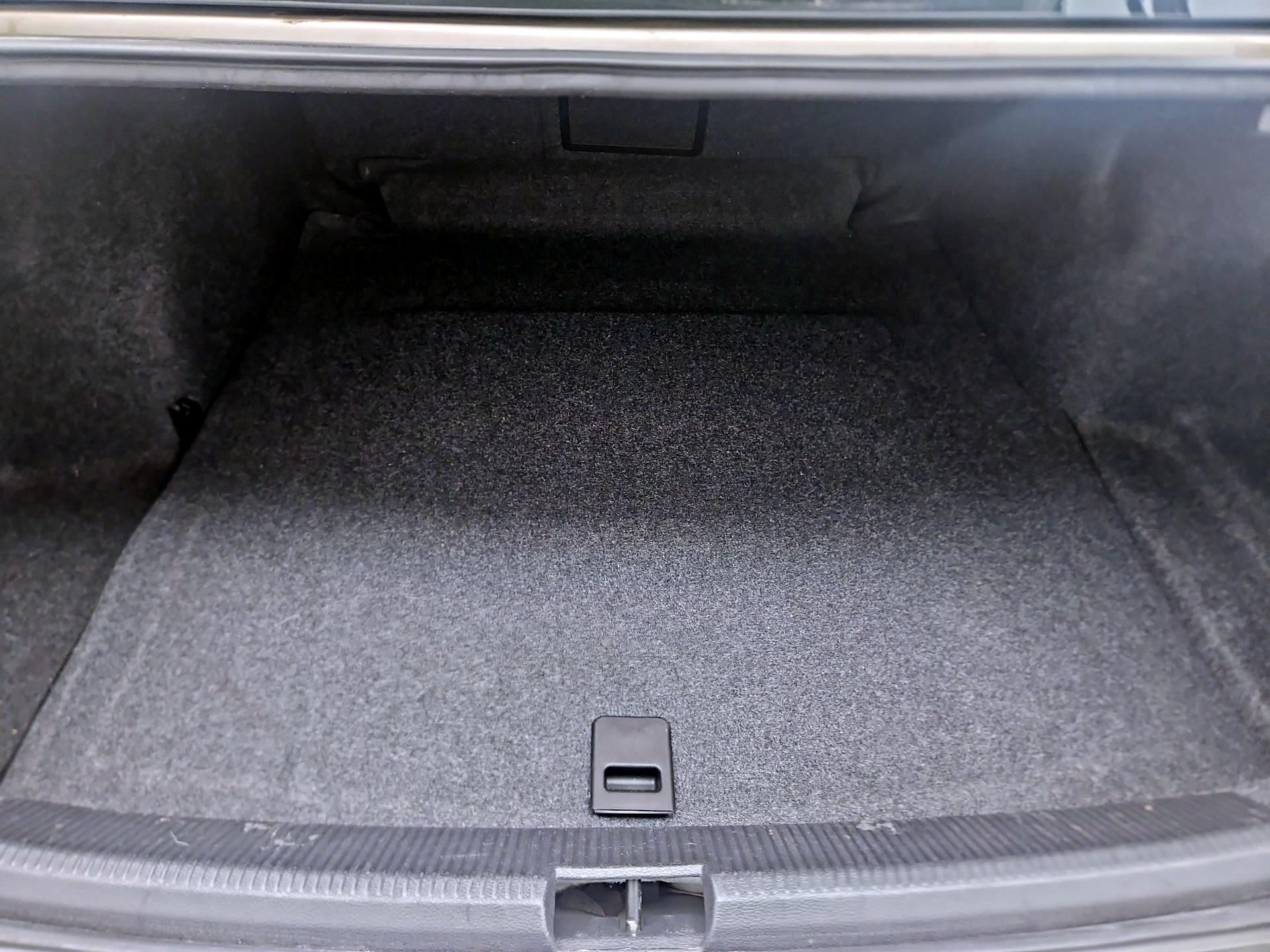 Thumbnail: 2017 Volkswagen Passat - 17