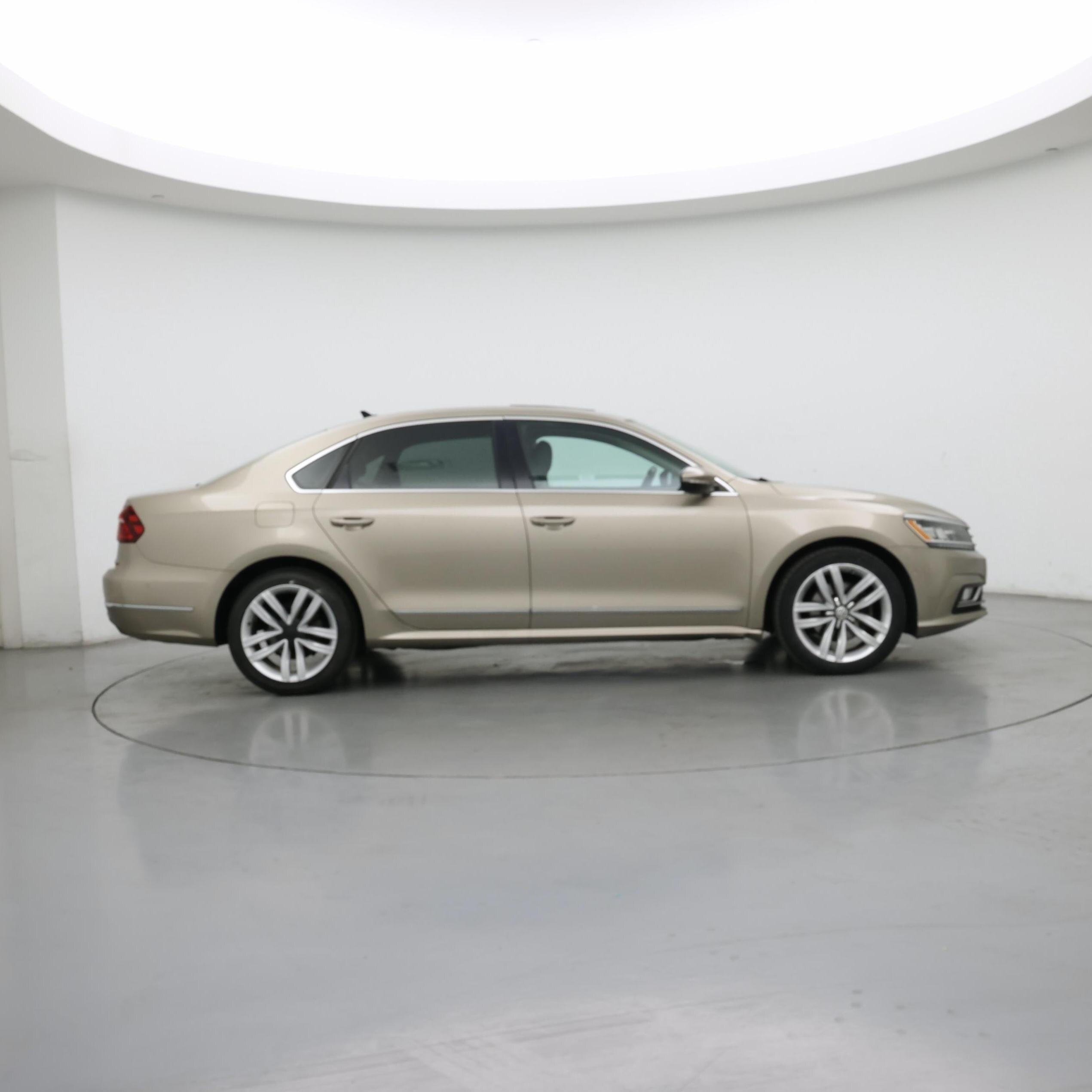 Thumbnail: 2017 Volkswagen Passat - 7