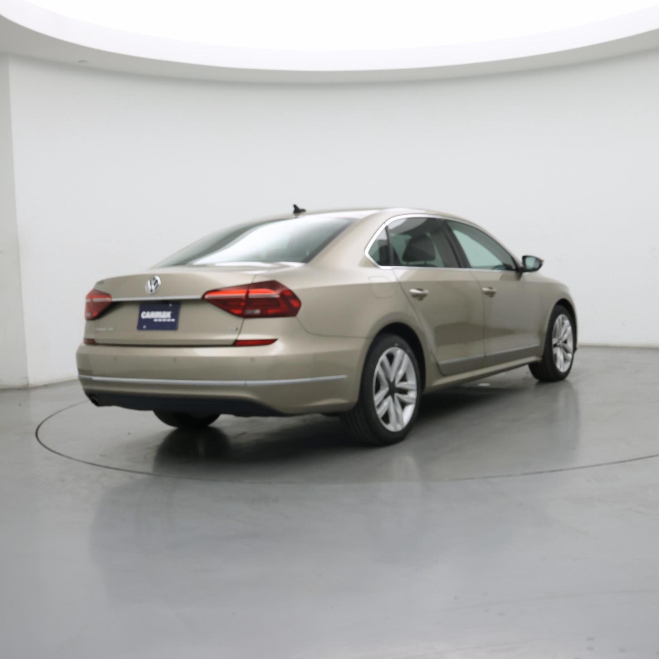 Thumbnail: 2017 Volkswagen Passat - 8