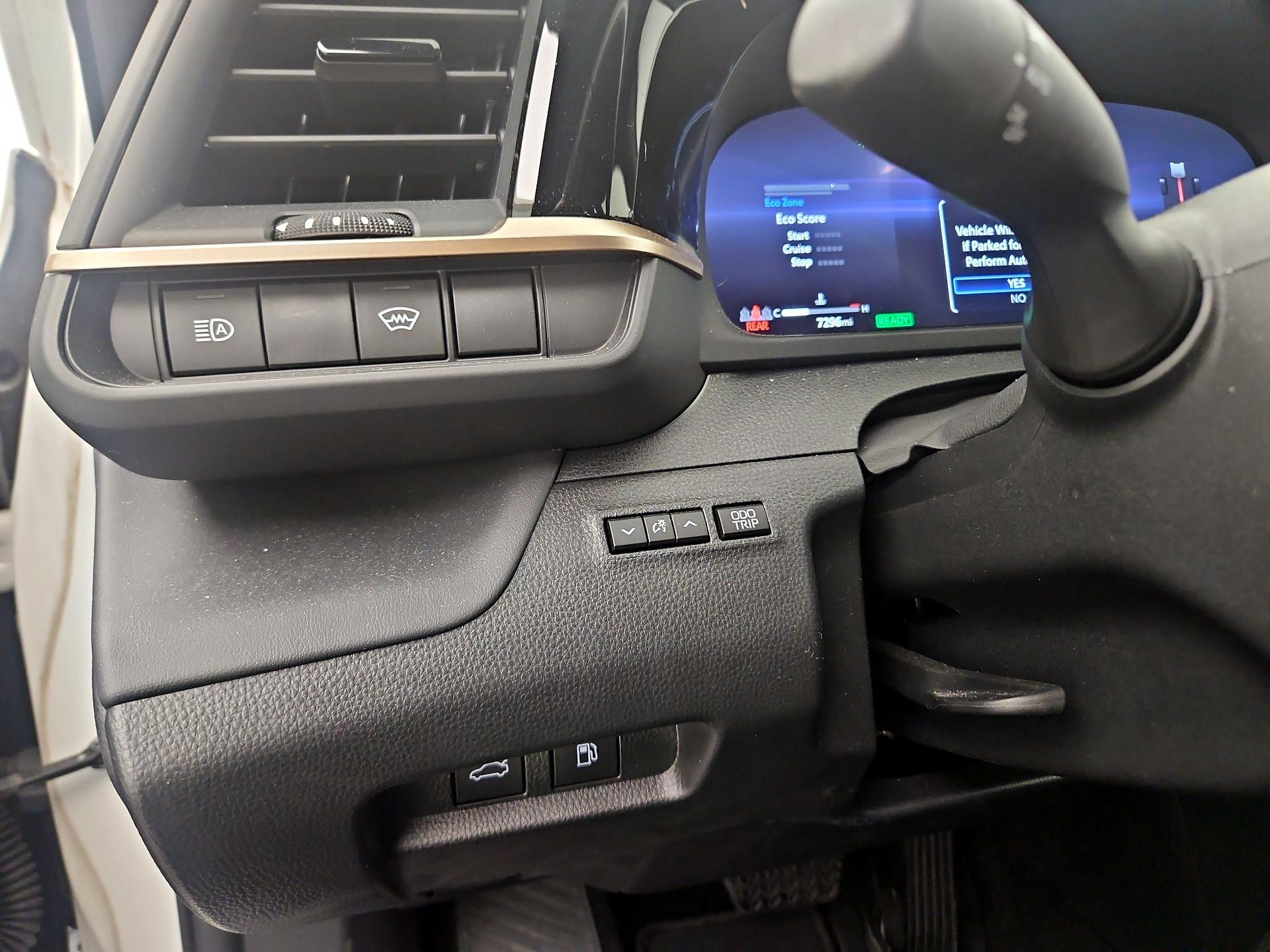 Thumbnail: 2023 Toyota Crown - 13