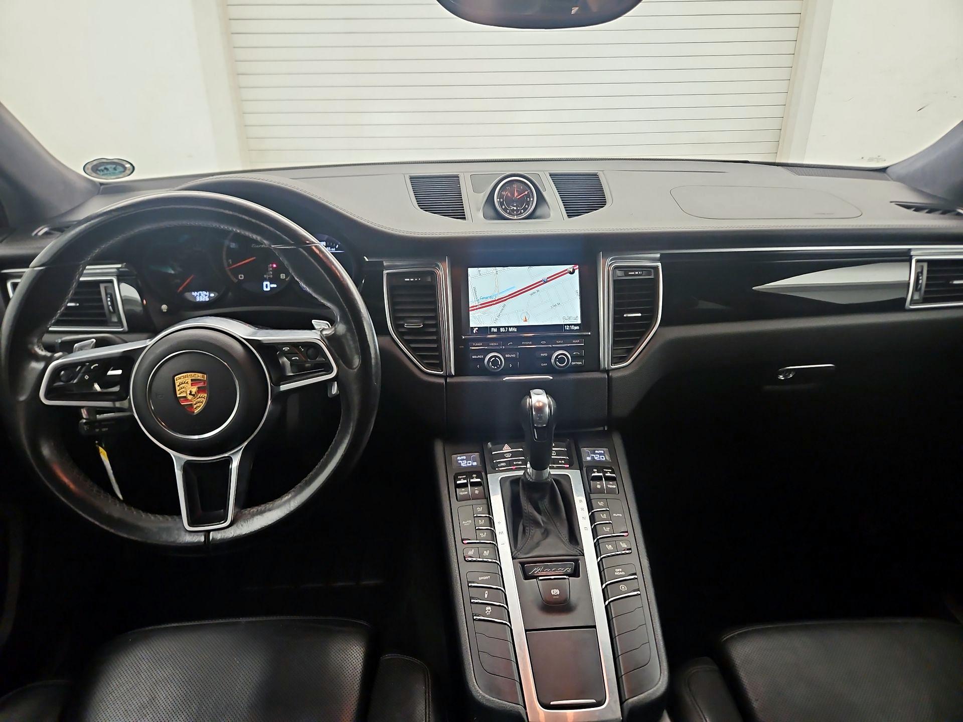 Thumbnail: 2016 Porsche Macan - 9