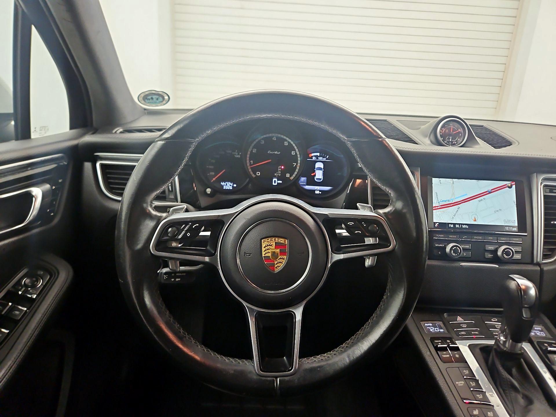 Thumbnail: 2016 Porsche Macan - 10