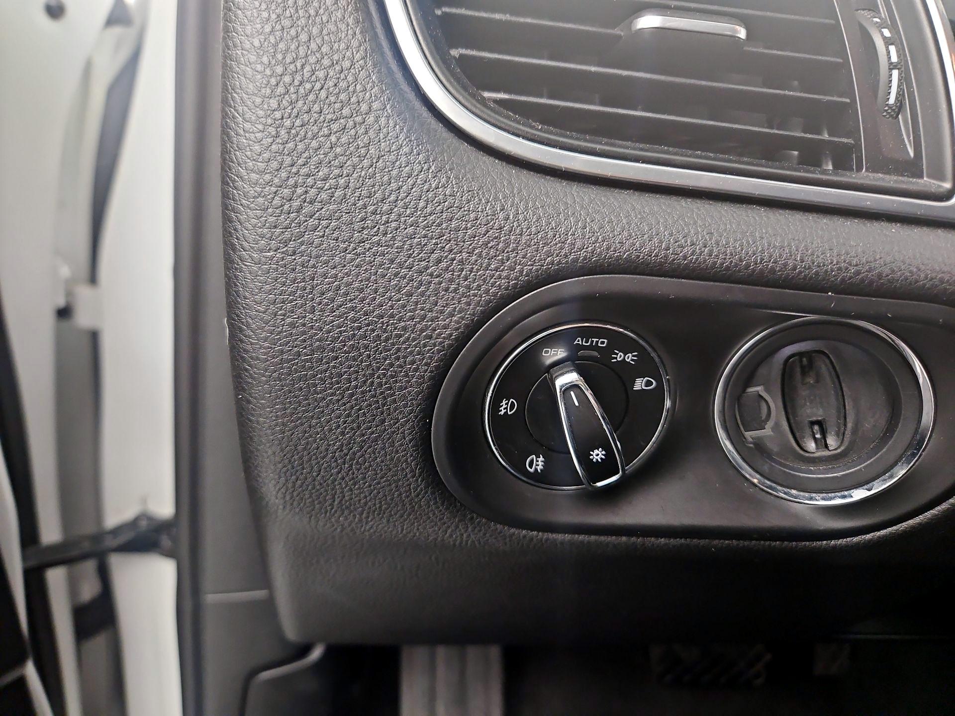 Thumbnail: 2016 Porsche Macan - 13