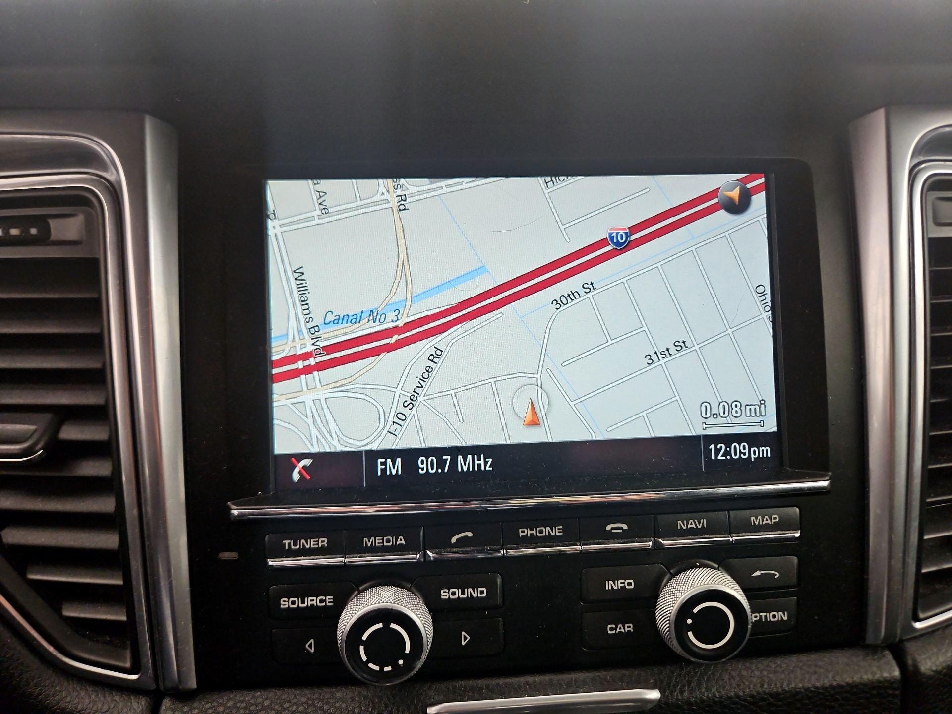 Thumbnail: 2016 Porsche Macan - 14