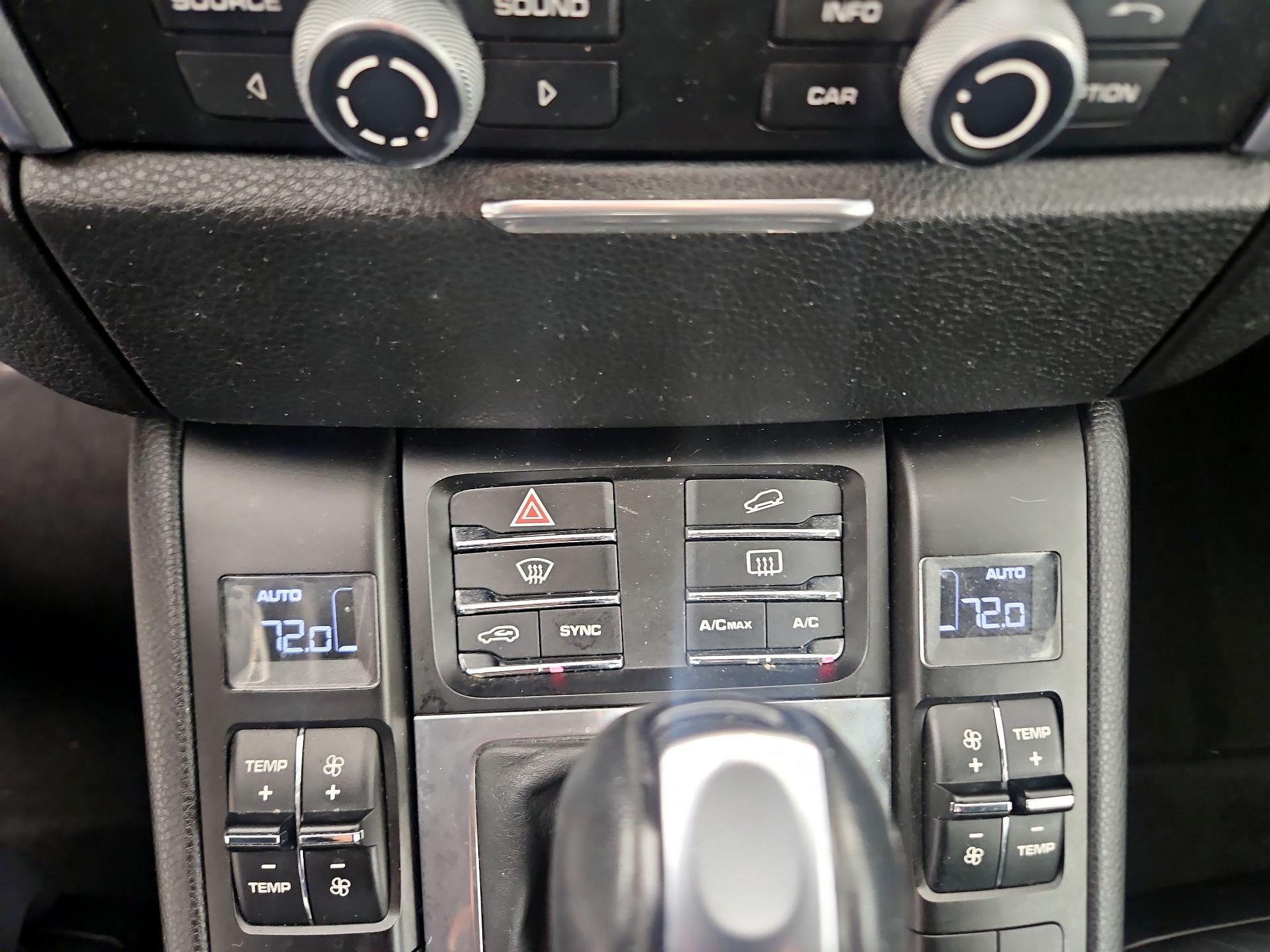 Thumbnail: 2016 Porsche Macan - 17