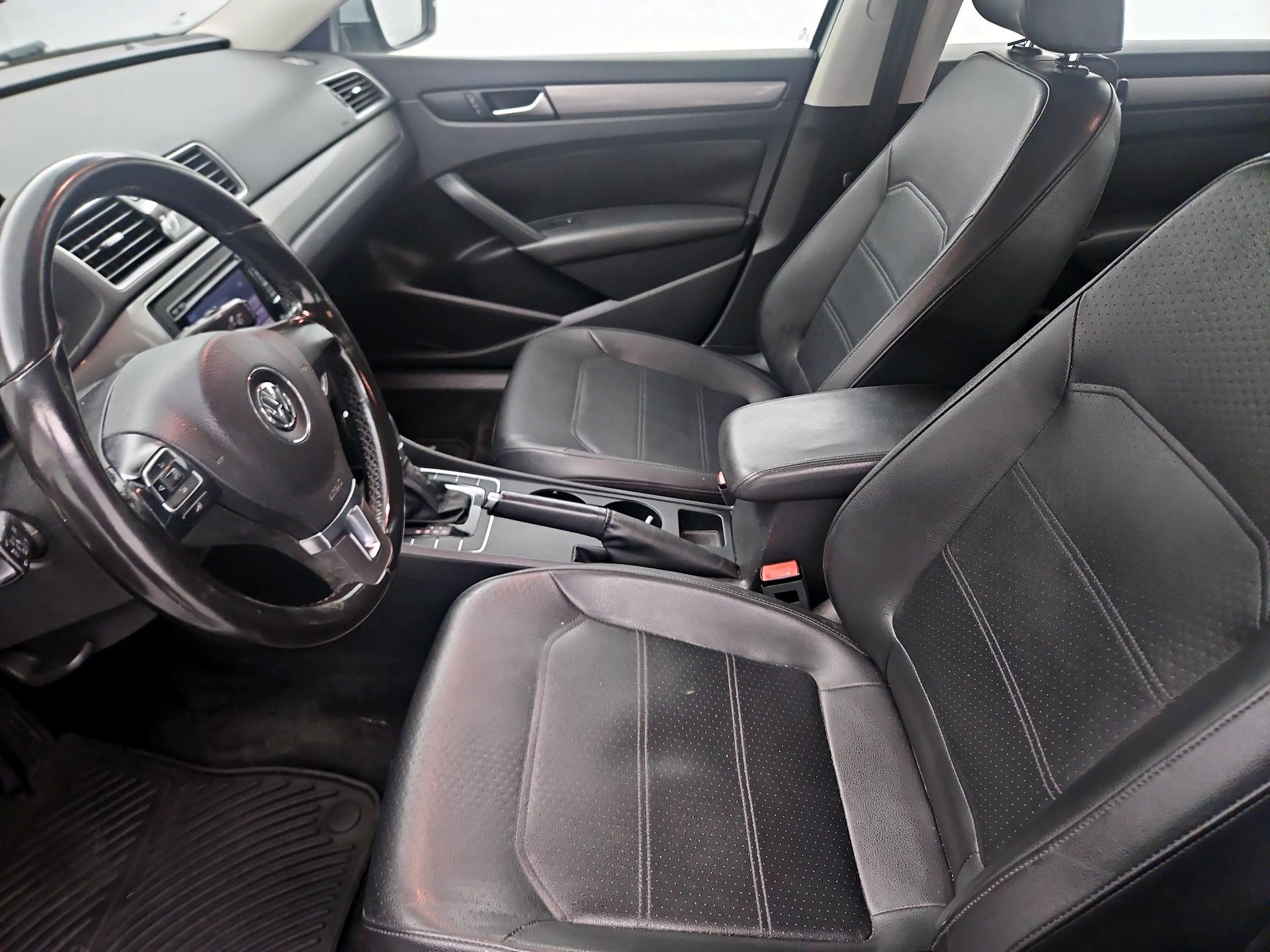 Thumbnail: 2015 Volkswagen Passat - 11