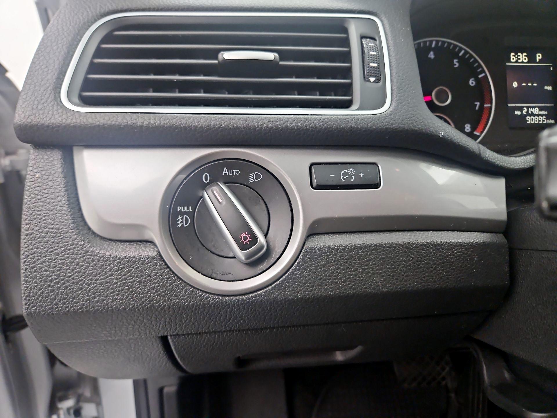 Thumbnail: 2015 Volkswagen Passat - 13