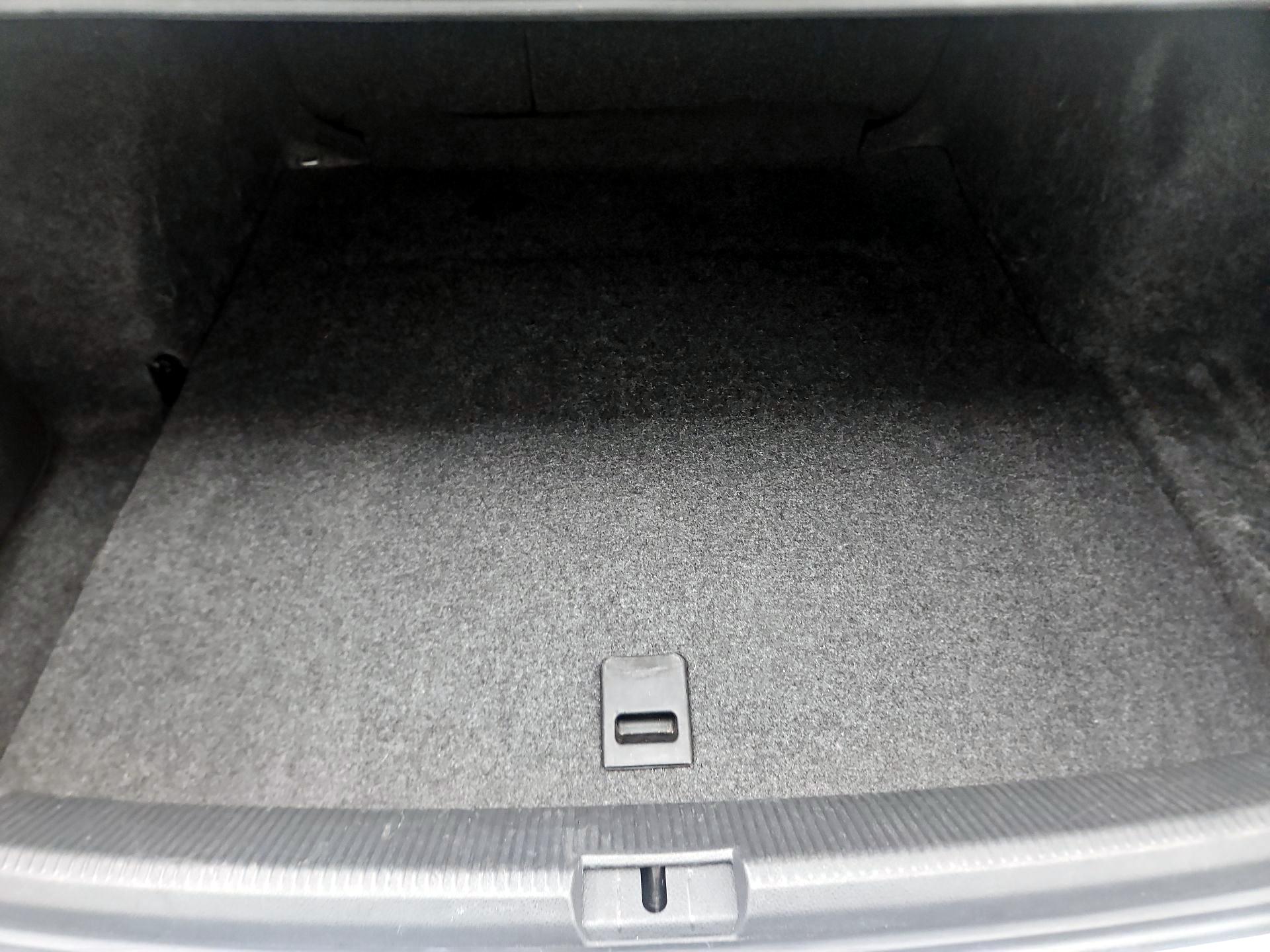 Thumbnail: 2015 Volkswagen Passat - 20