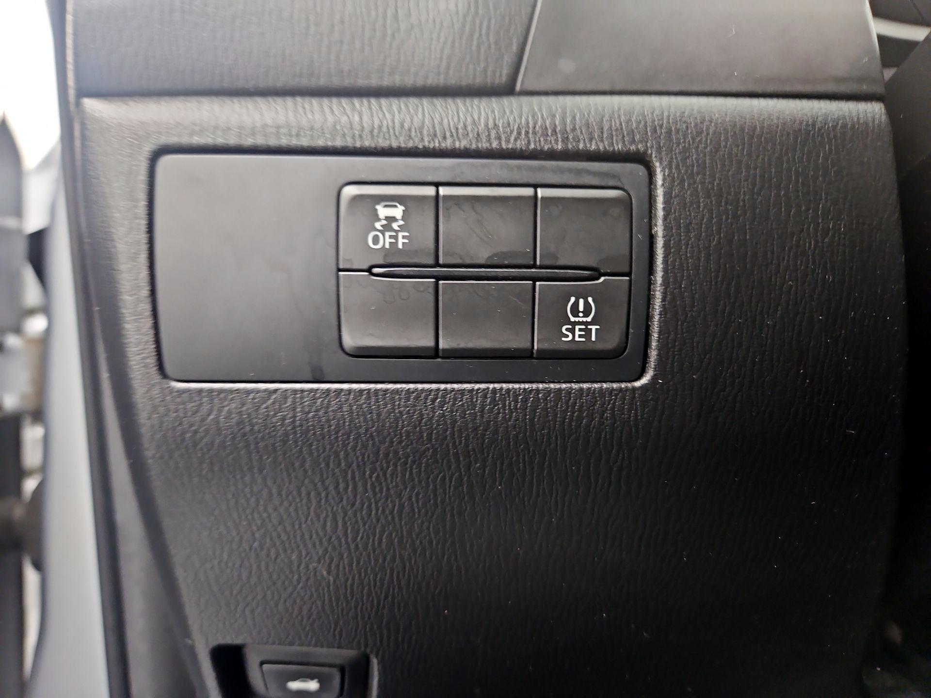 Thumbnail: 2017 Mazda Mazda3 - 13