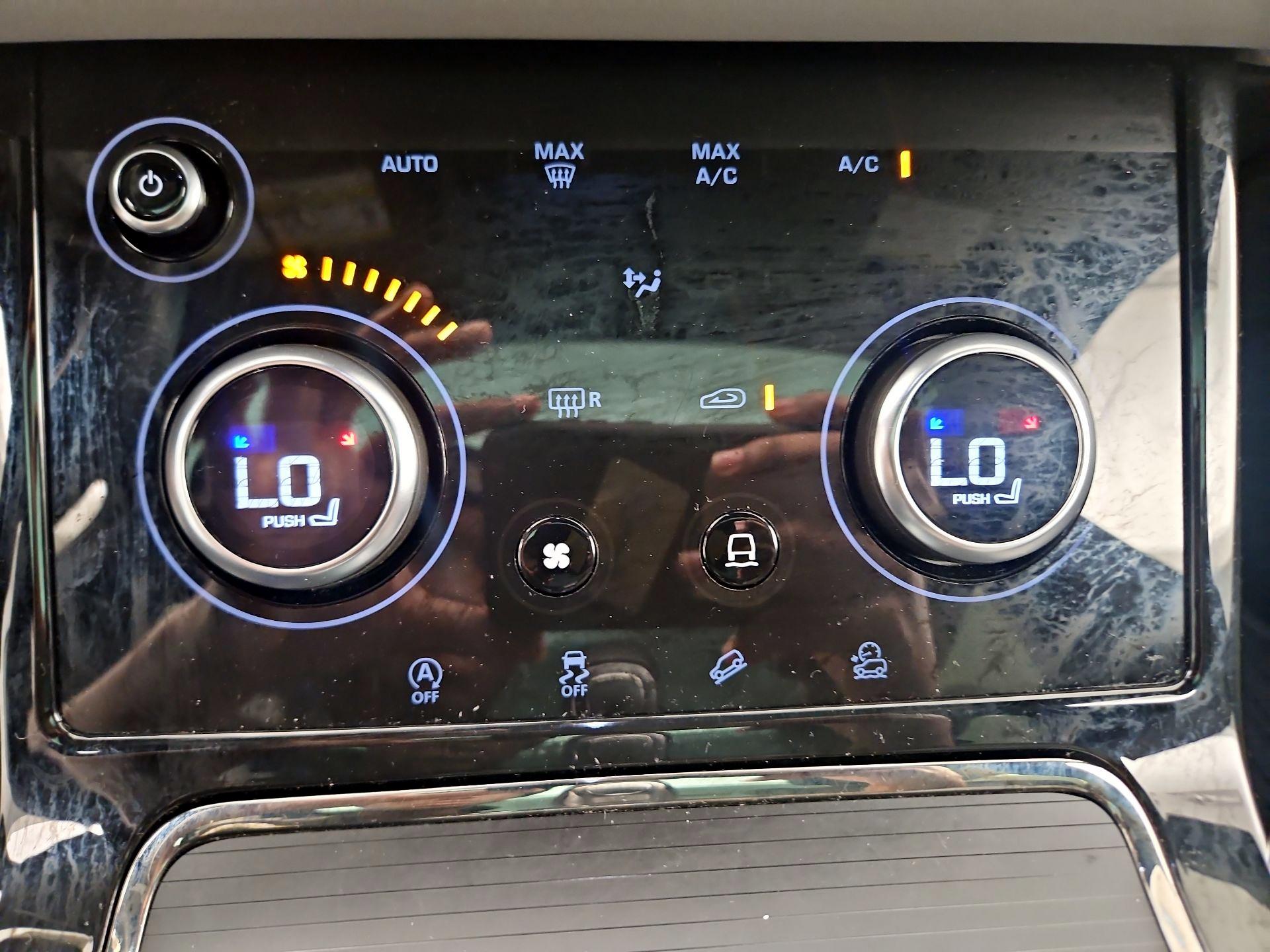 Thumbnail: 2020 Land Rover Range Rover Evoque - 14