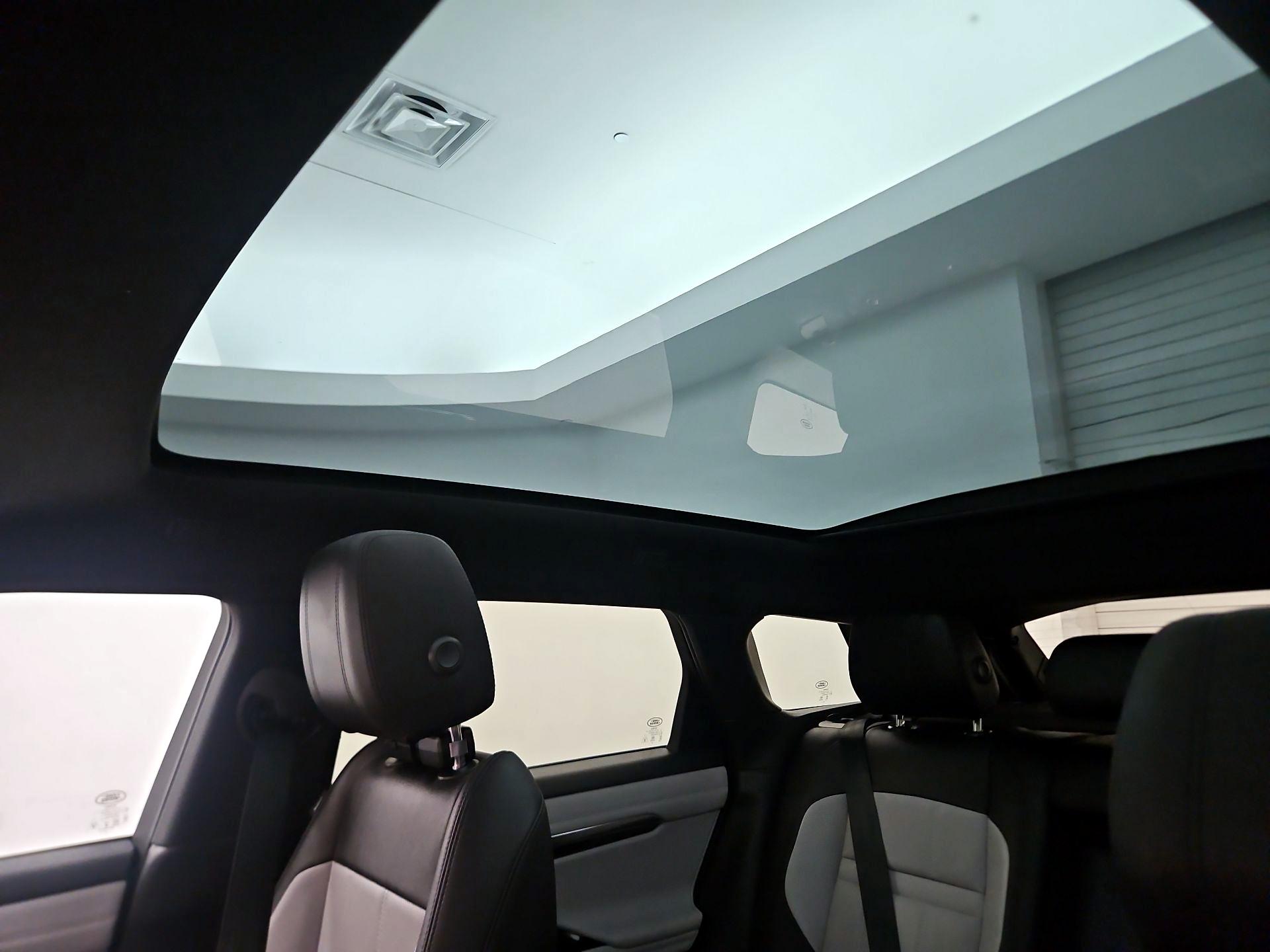 Thumbnail: 2020 Land Rover Range Rover Evoque - 17