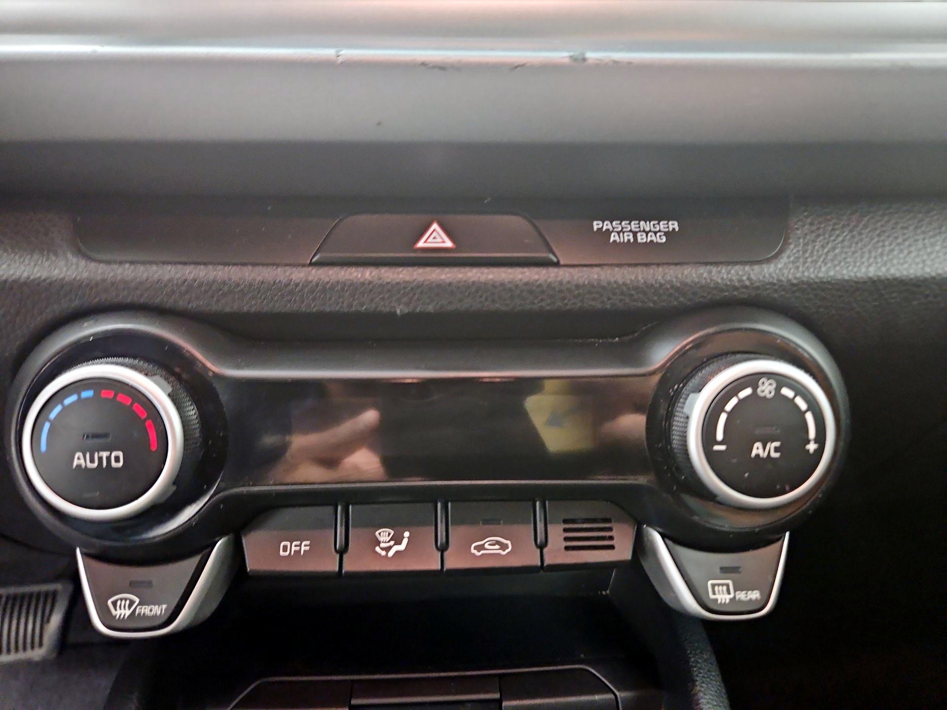 Thumbnail: 2023 Kia Rio - 16