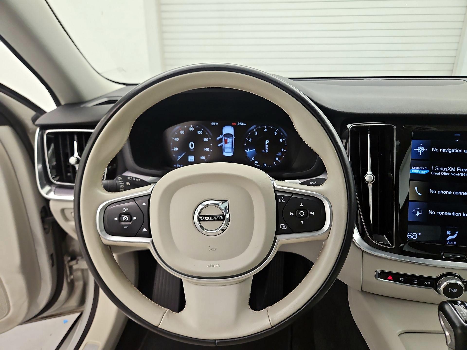 Thumbnail: 2020 Volvo S60 - 10