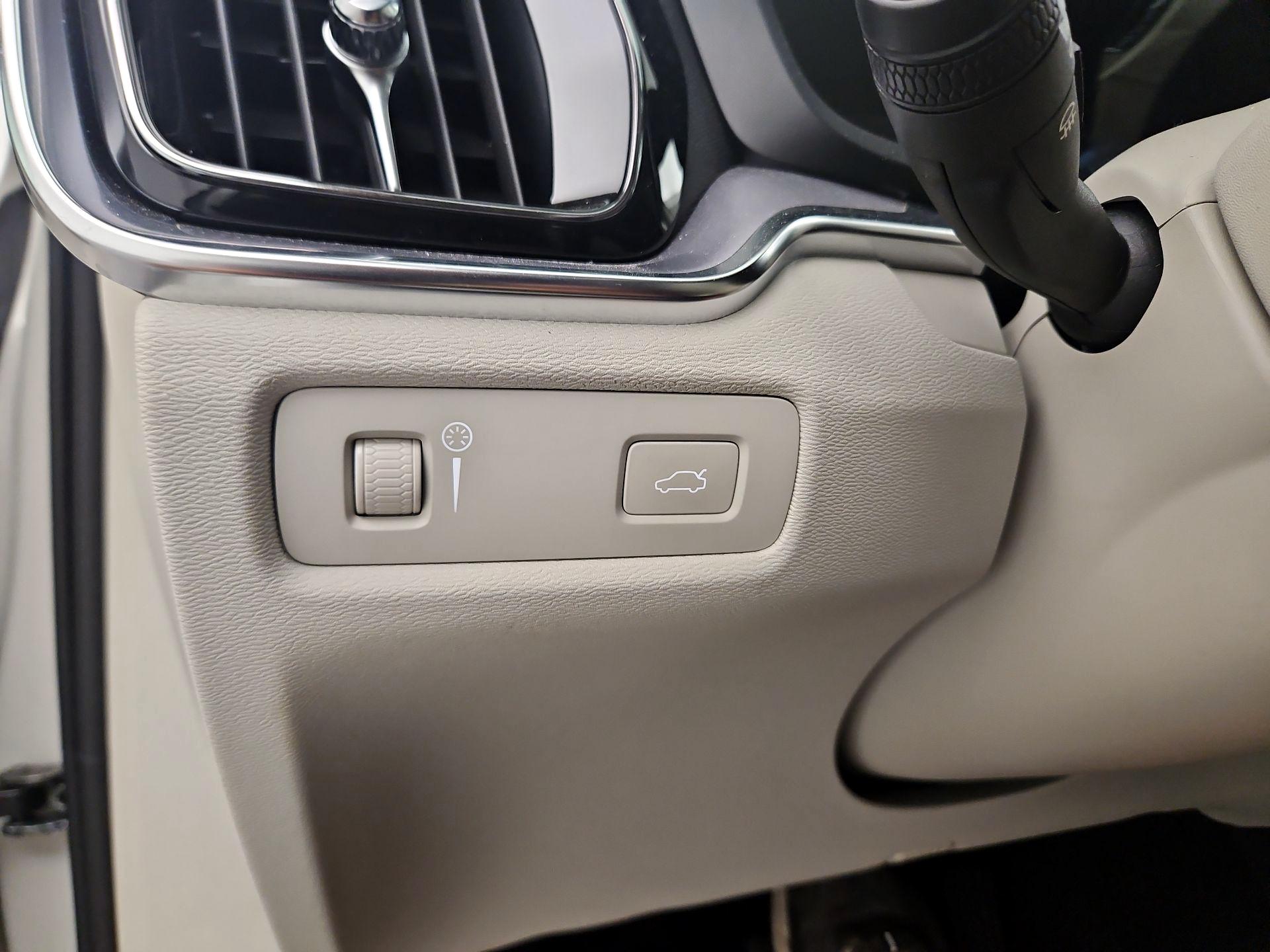 Thumbnail: 2020 Volvo S60 - 13