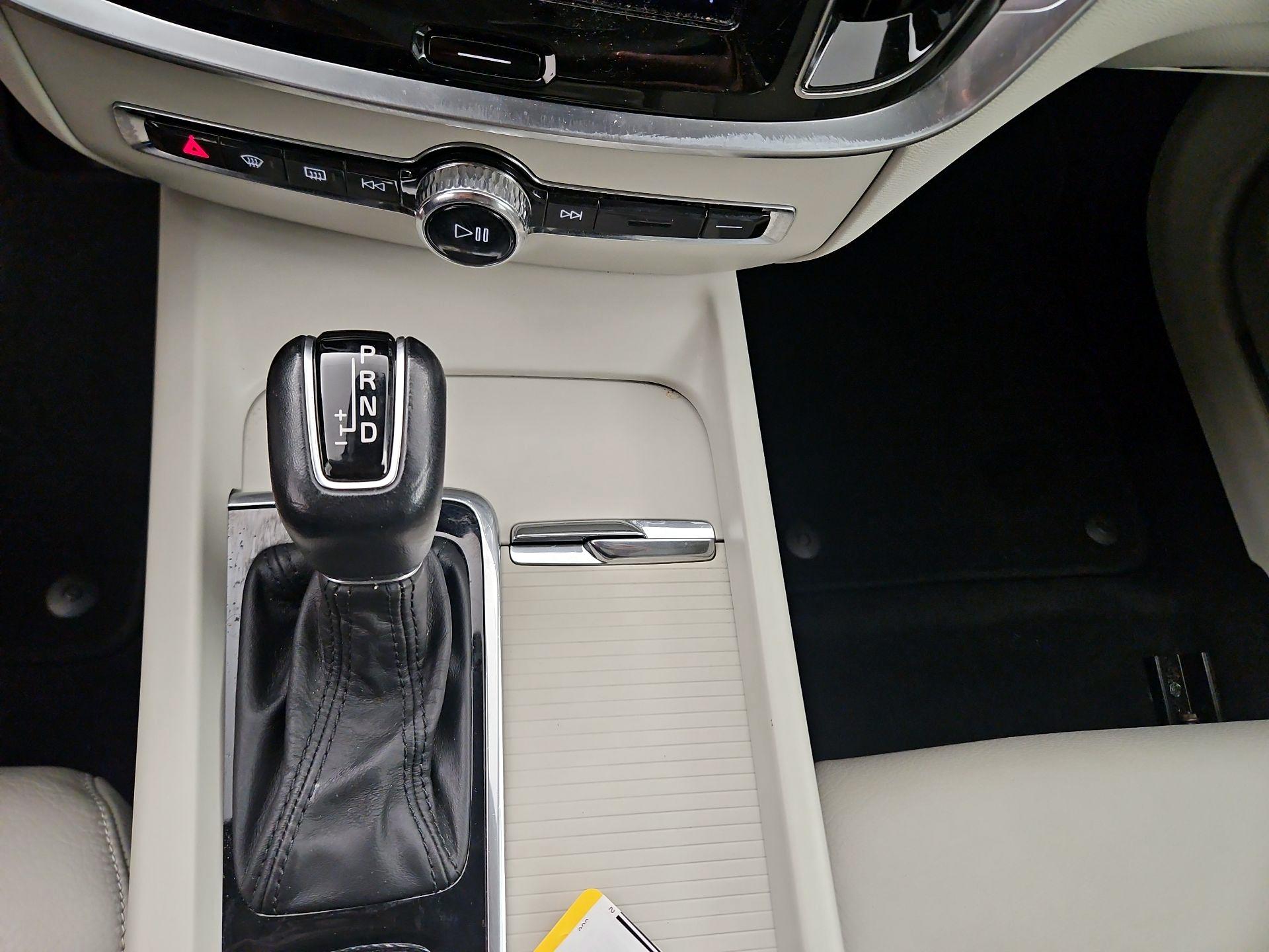 Thumbnail: 2020 Volvo S60 - 17