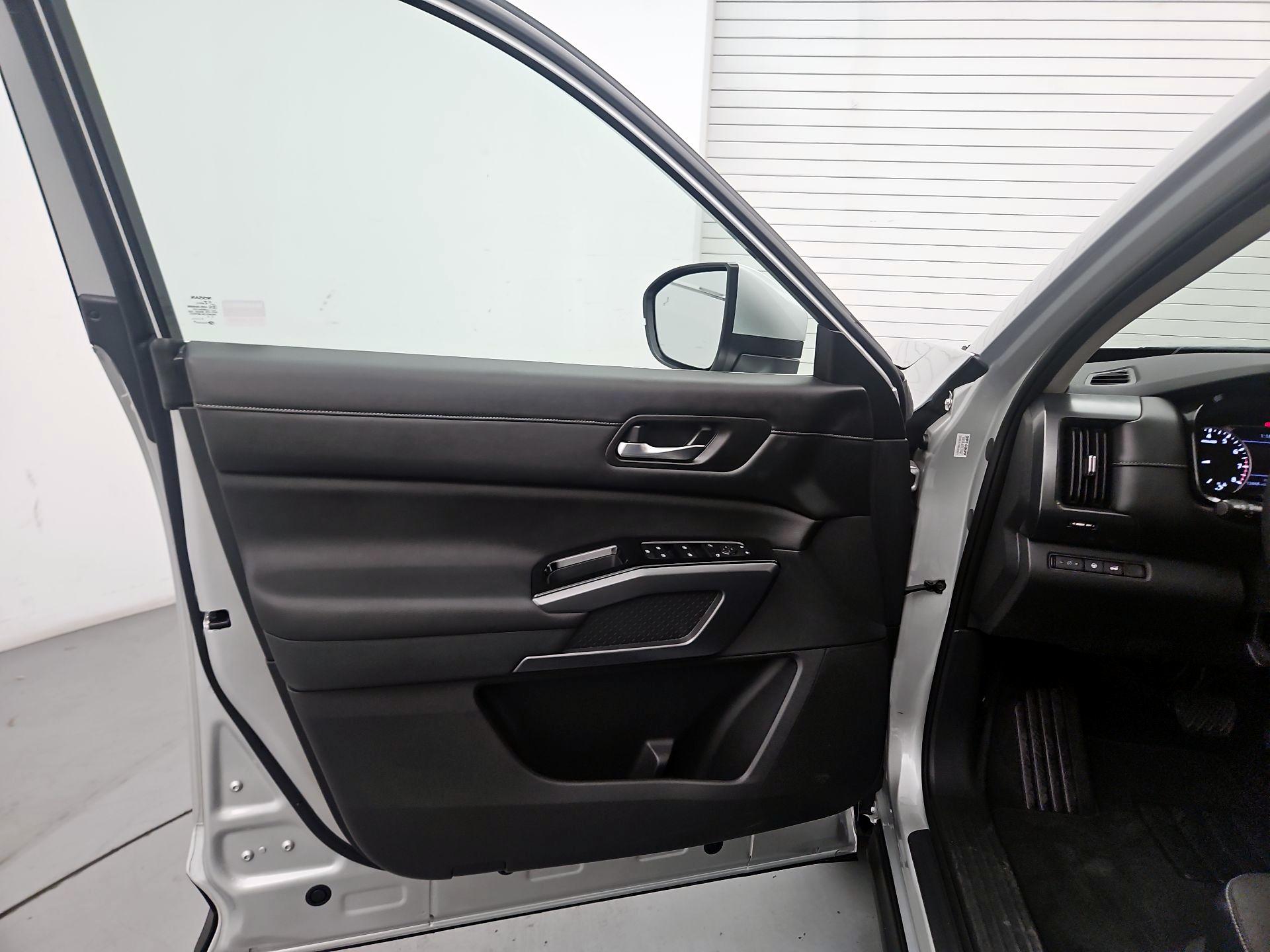 Thumbnail: 2023 Nissan Pathfinder - 12