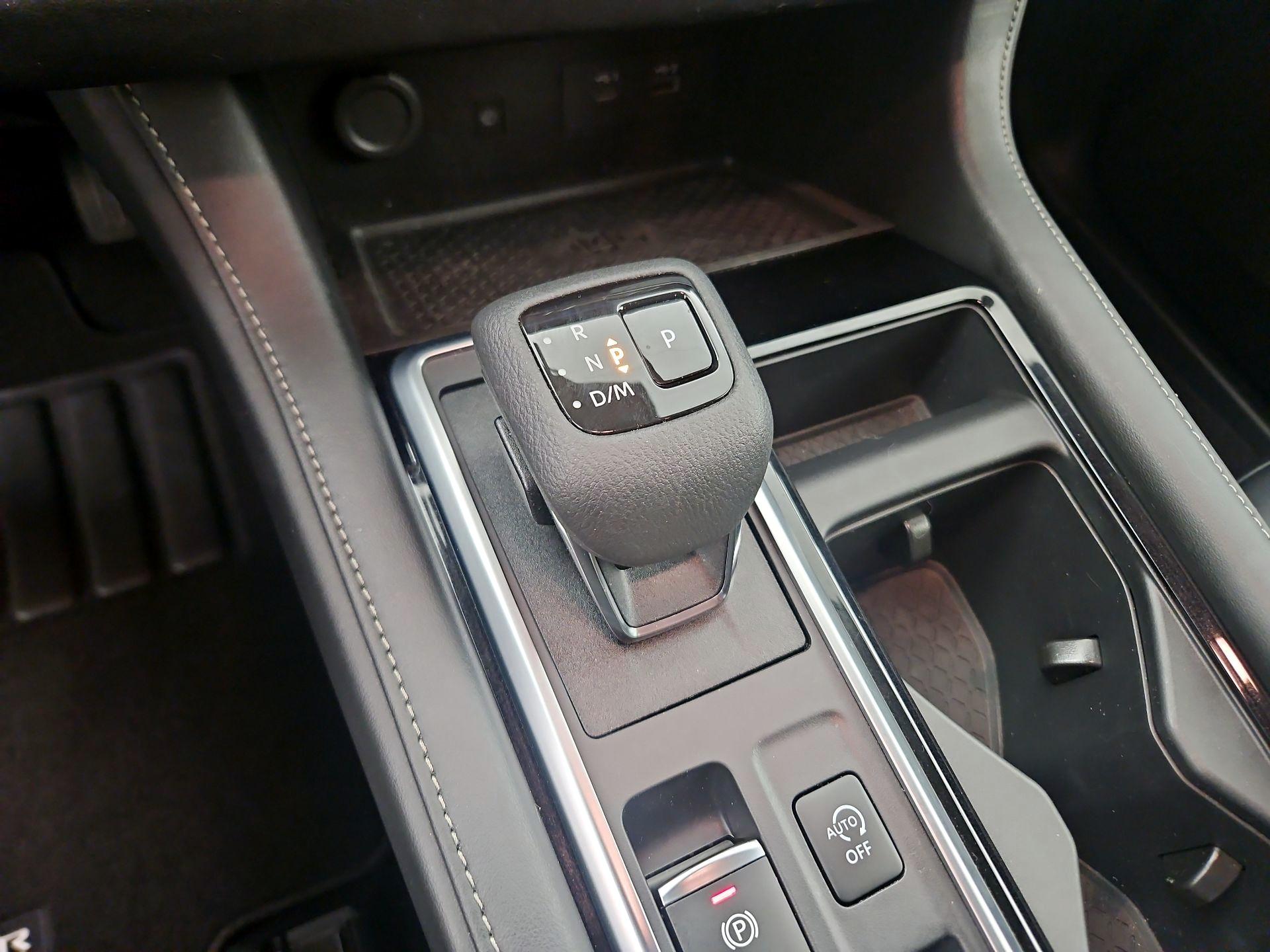 Thumbnail: 2023 Nissan Pathfinder - 17