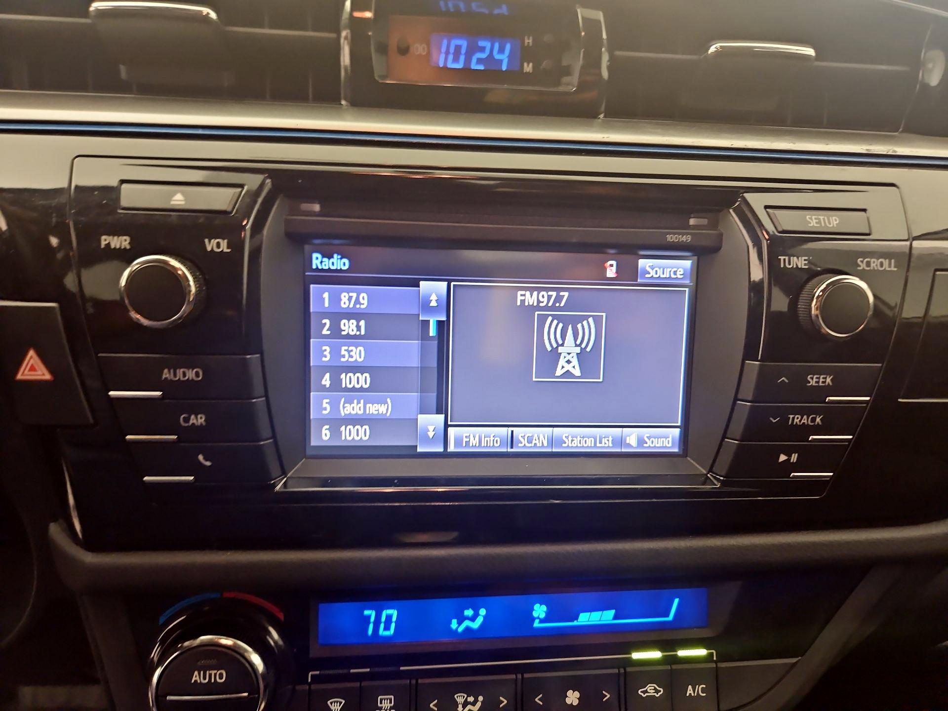 Thumbnail: 2015 Toyota Corolla - 13