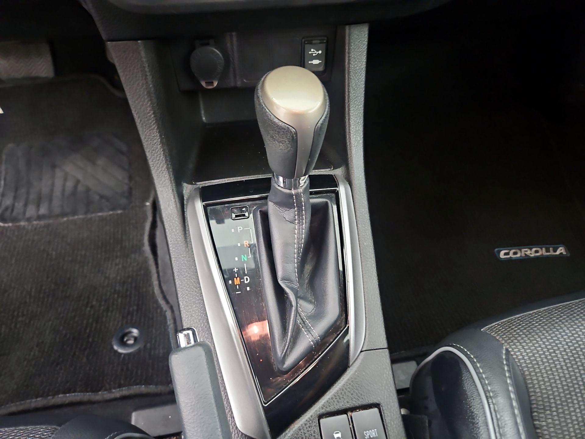 Thumbnail: 2015 Toyota Corolla - 15