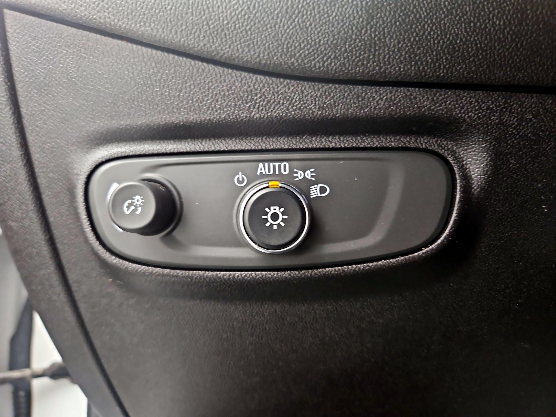 Thumbnail: 2018 Chevrolet Equinox - 13