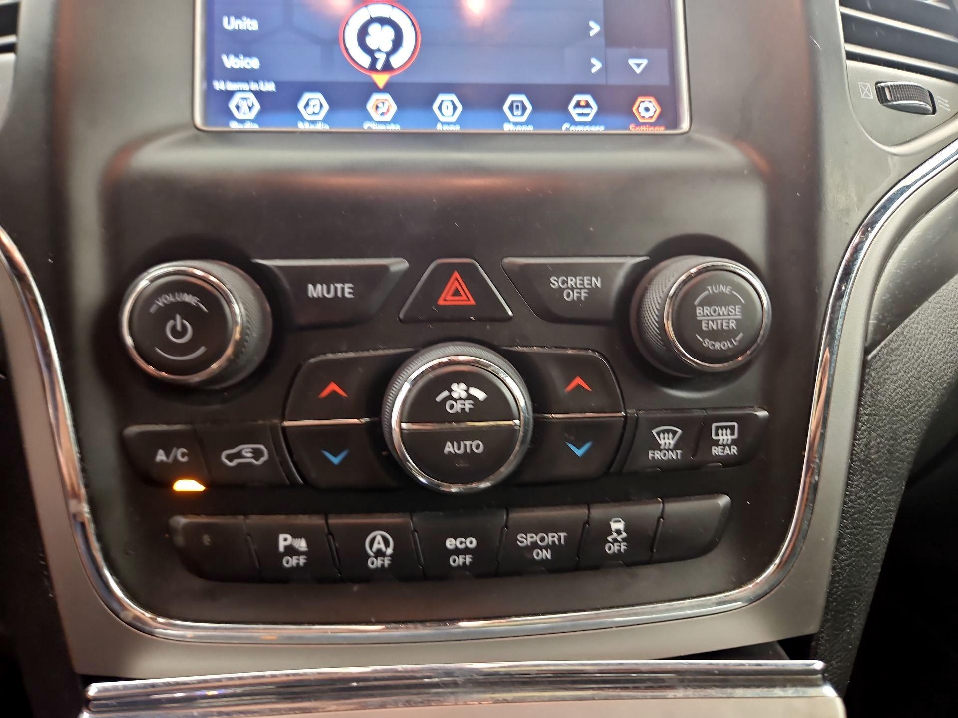 Thumbnail: 2018 Jeep Grand Cherokee - 16