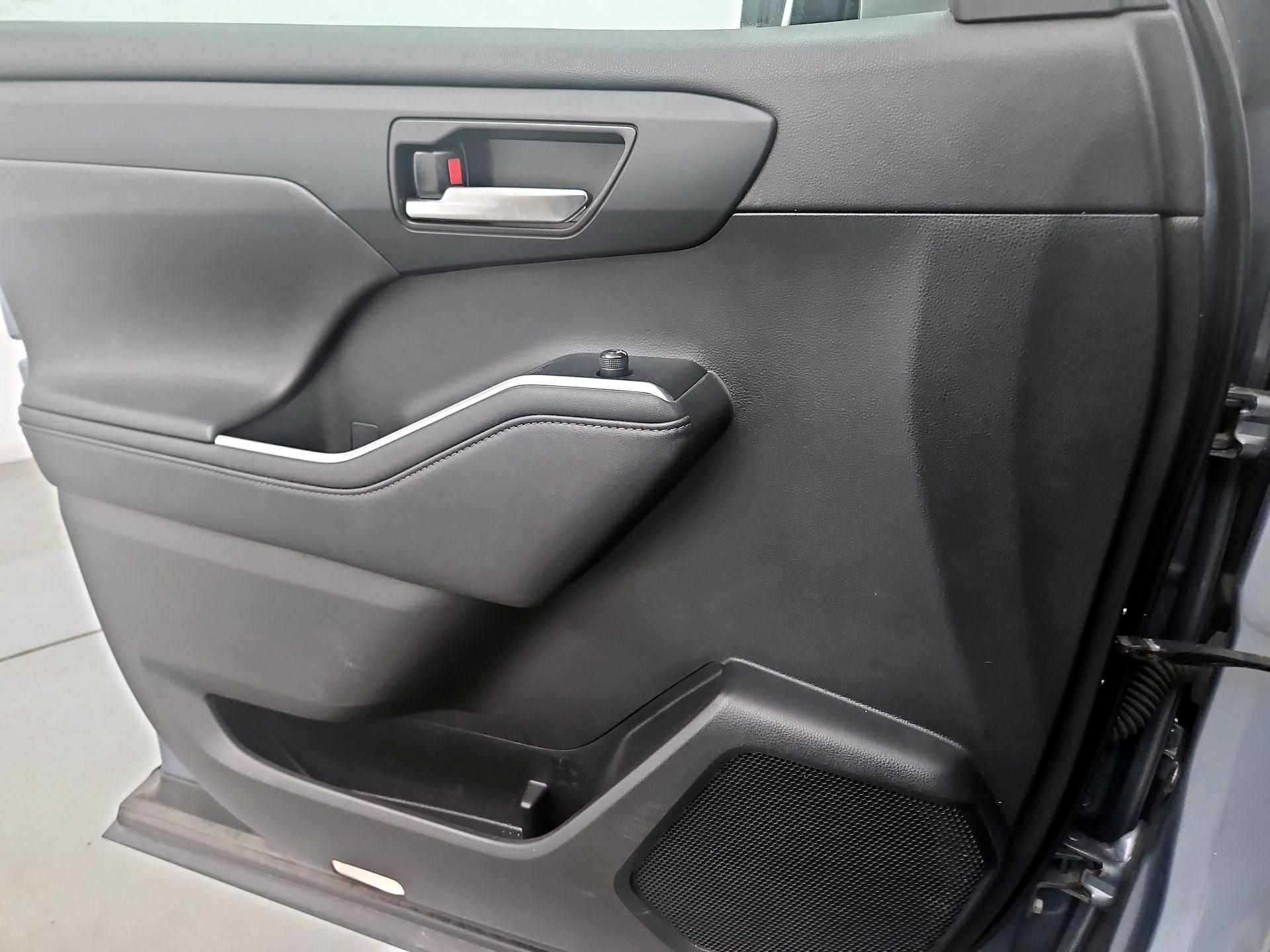 Thumbnail: 2020 Toyota Highlander - 12